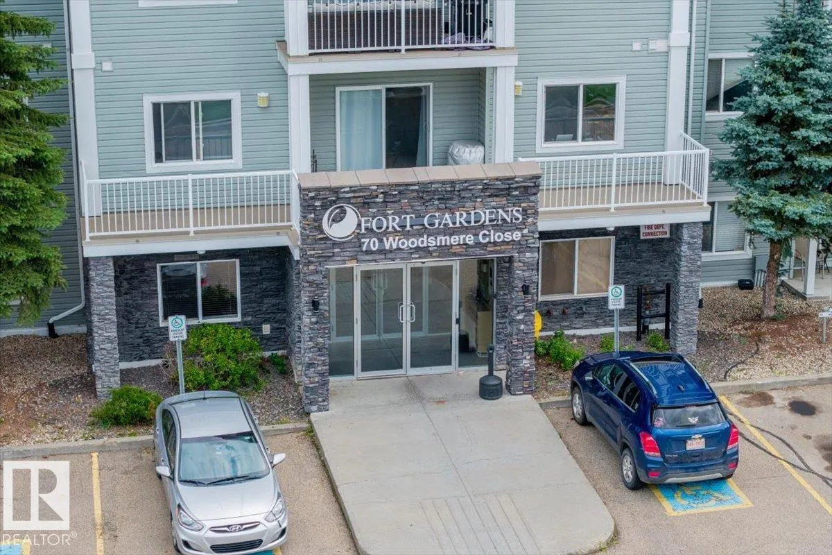 70 WOODSMERE Close