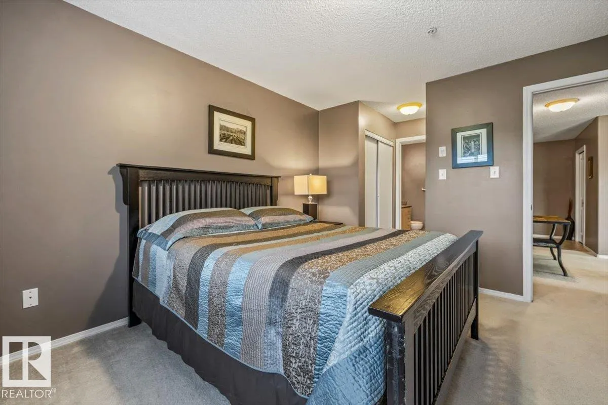 70 WOODSMERE Close