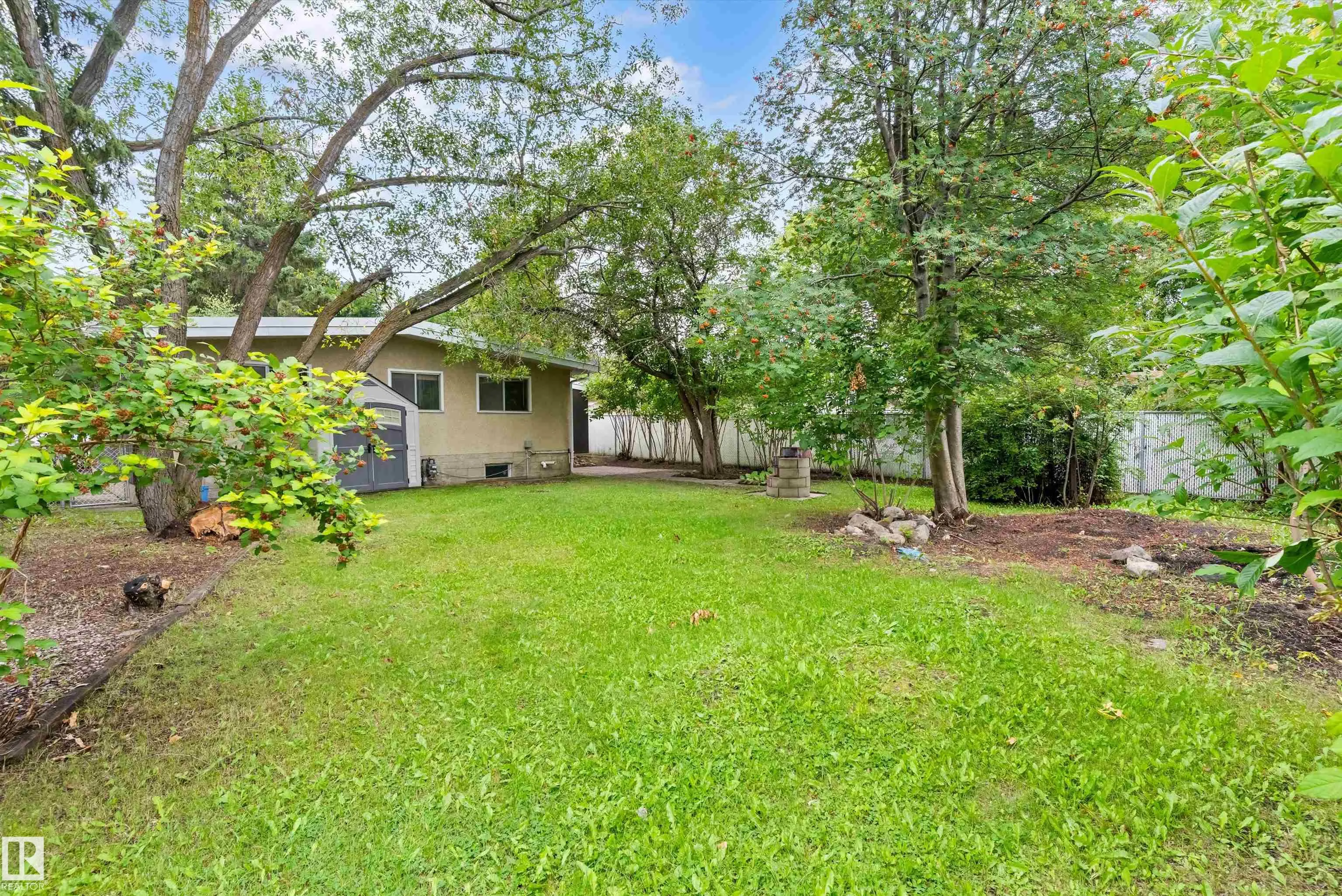 40 CURLEW Crescent