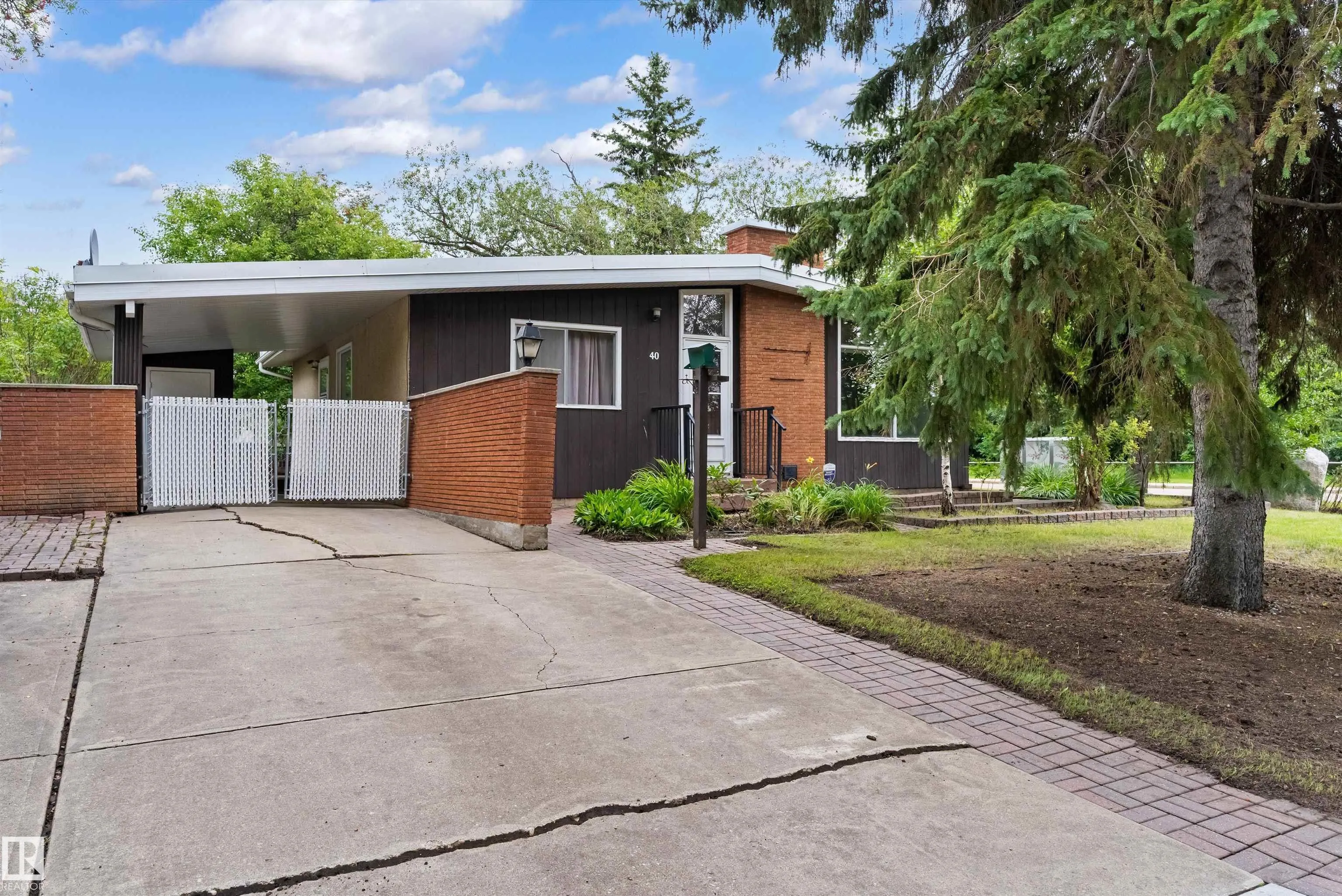 40 CURLEW Crescent
