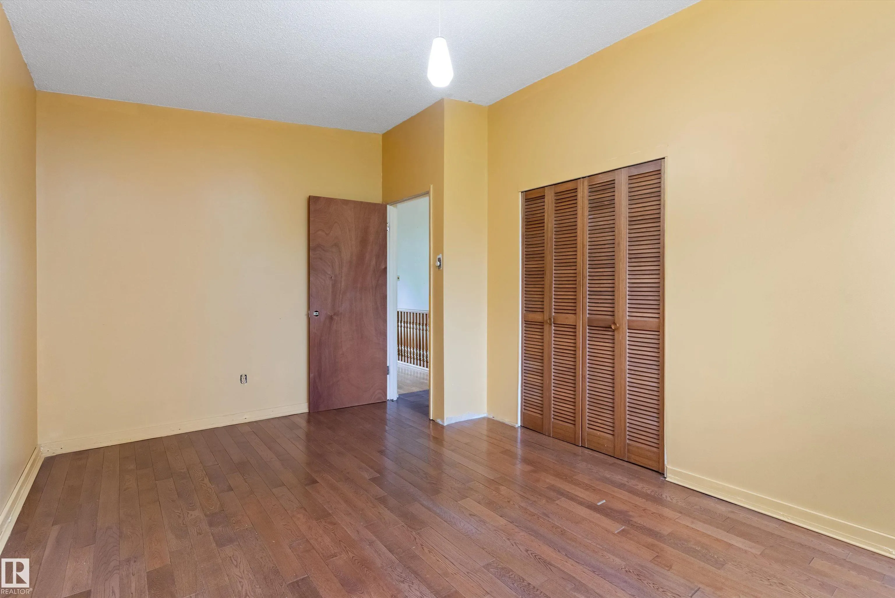 40 CURLEW Crescent