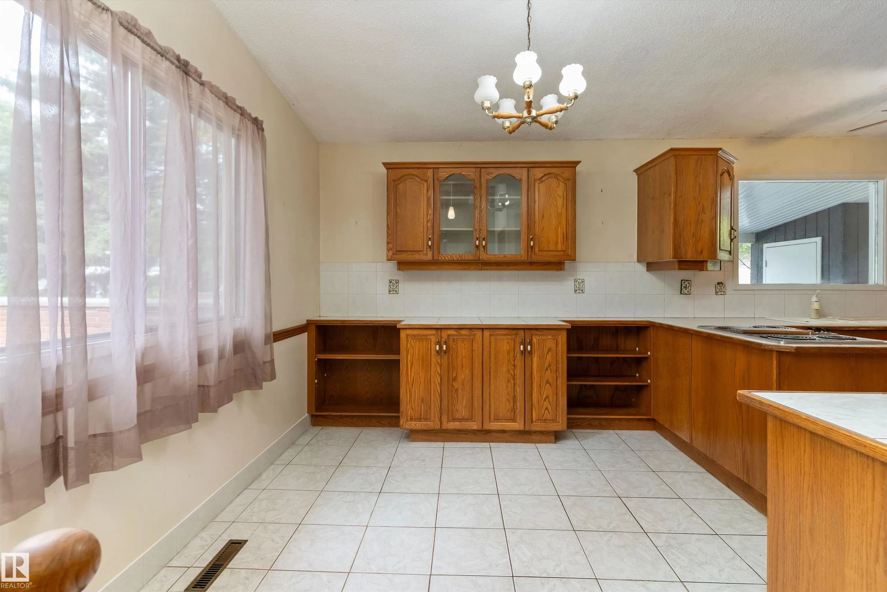 40 CURLEW Crescent