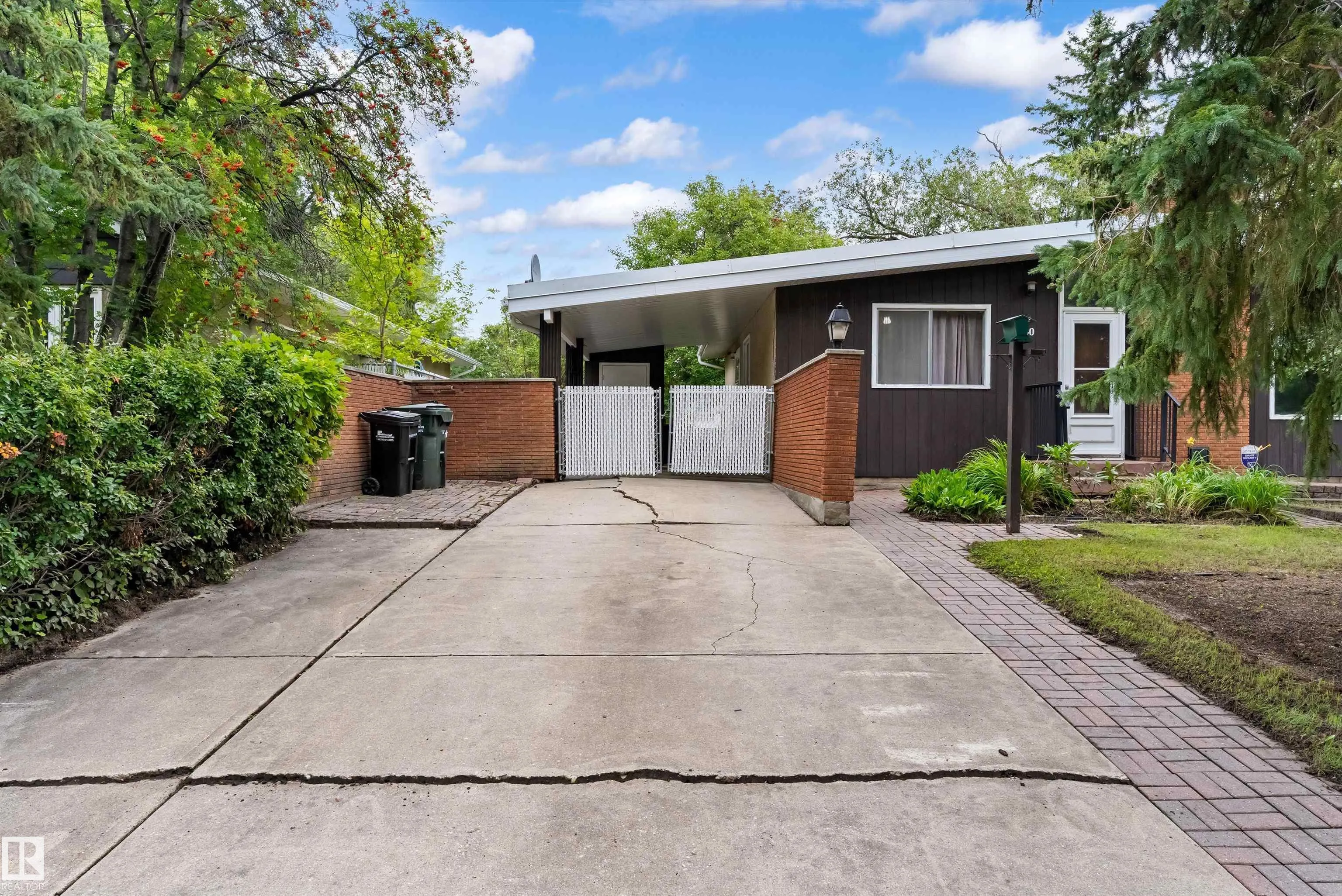 40 CURLEW Crescent
