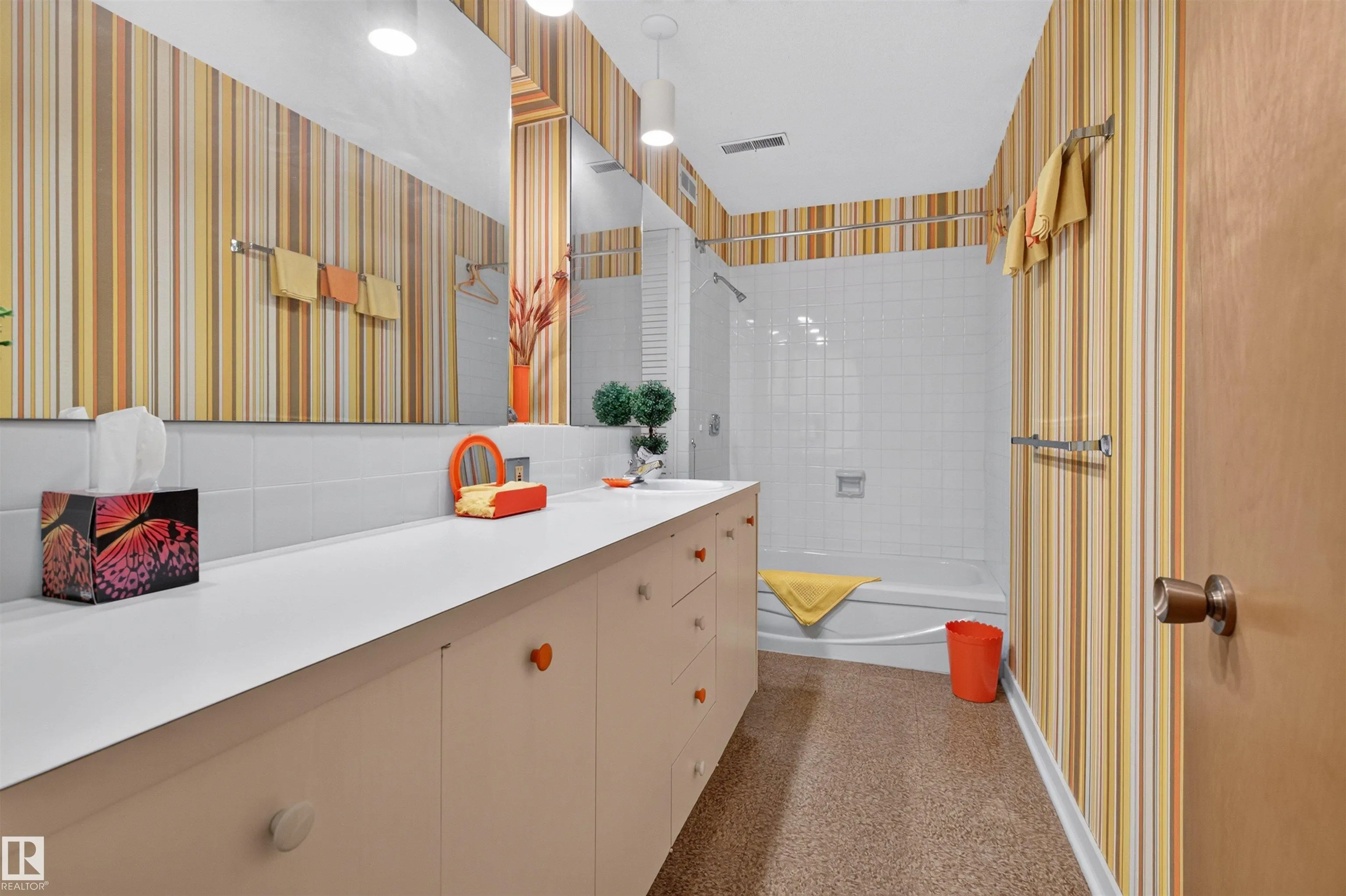 13842 RAVINE Drive