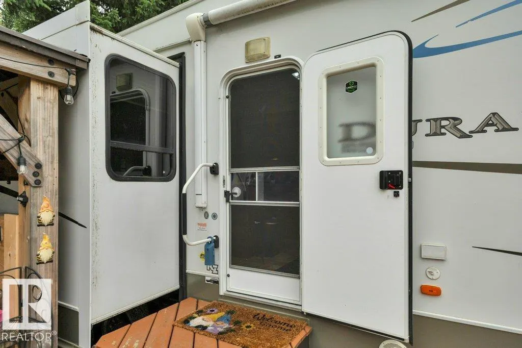 275060 Twp 463