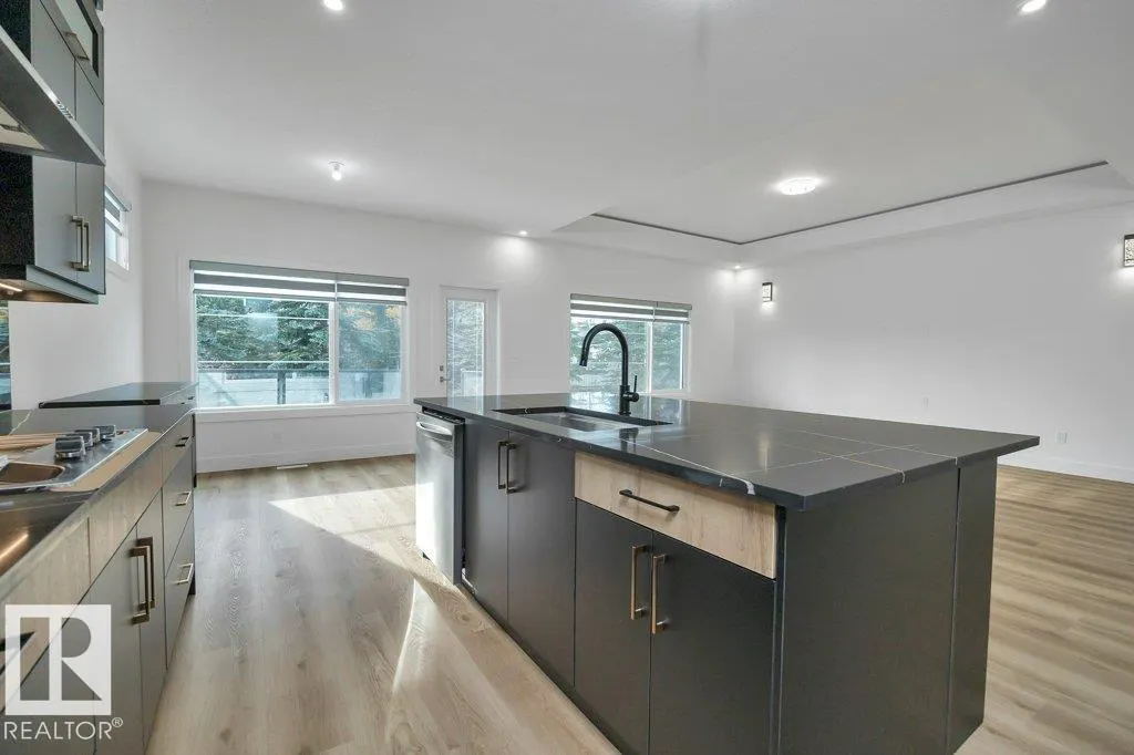 4 SOUTHBRIDGE CRT