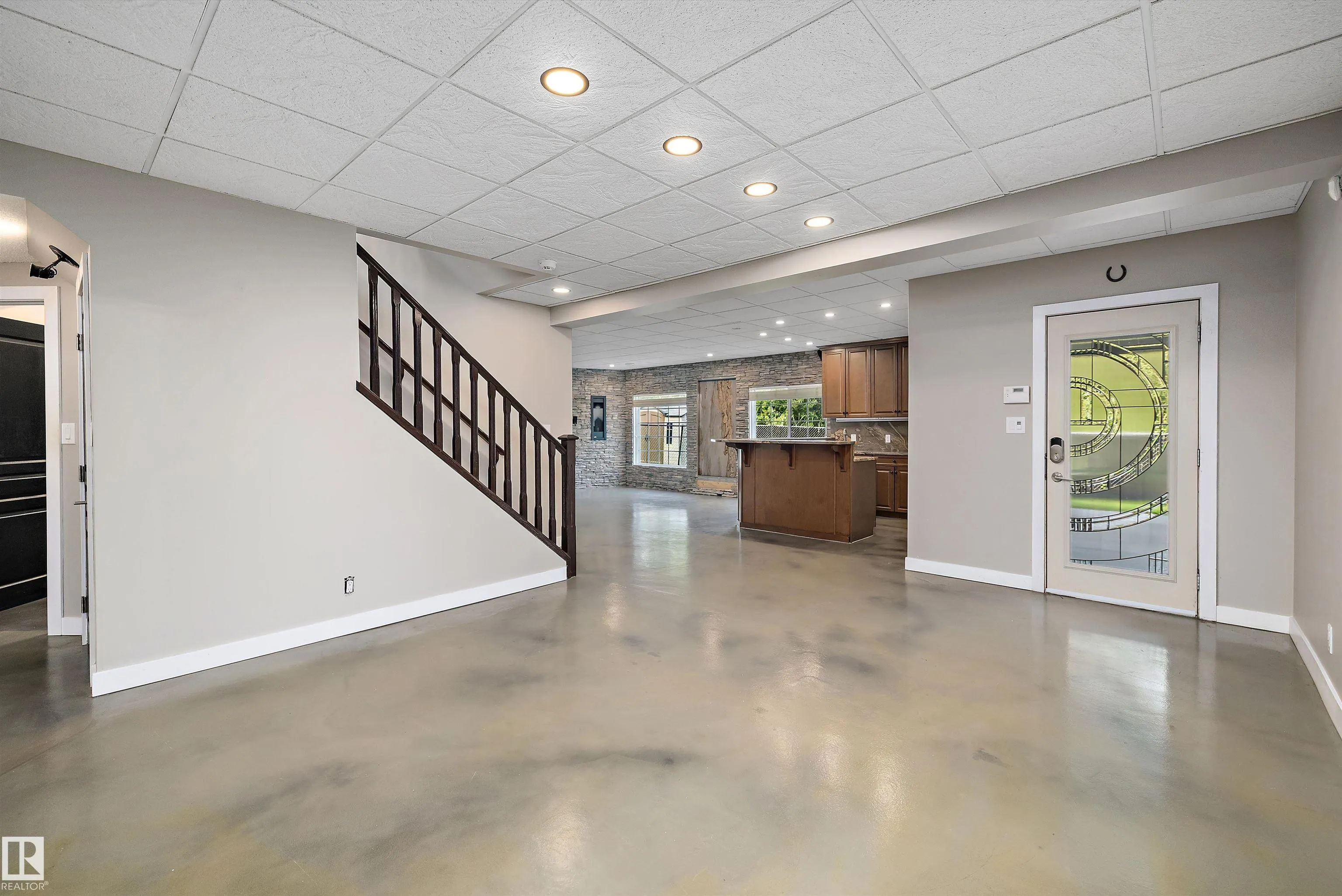4044 CROWSNEST Crescent