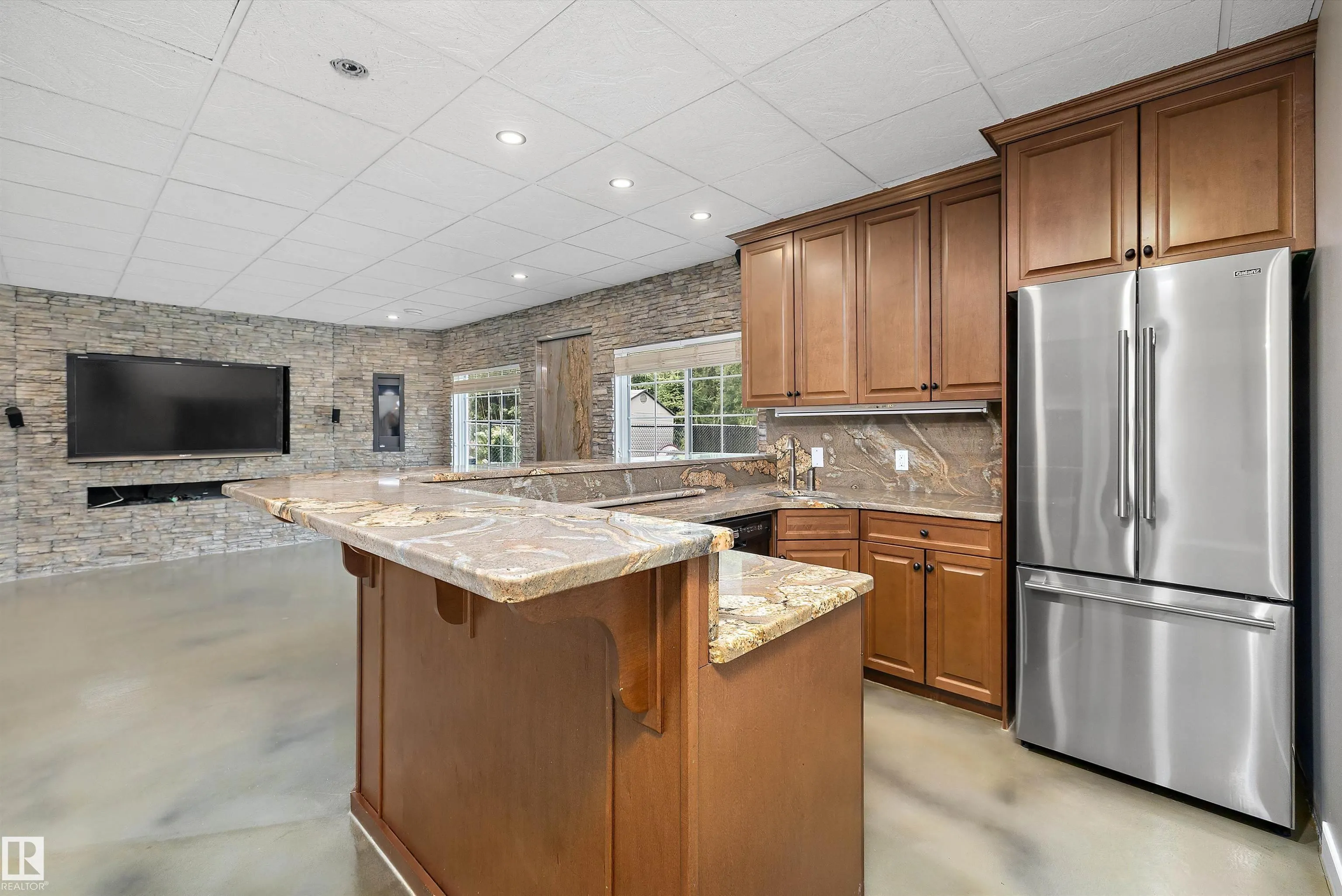 4044 CROWSNEST Crescent
