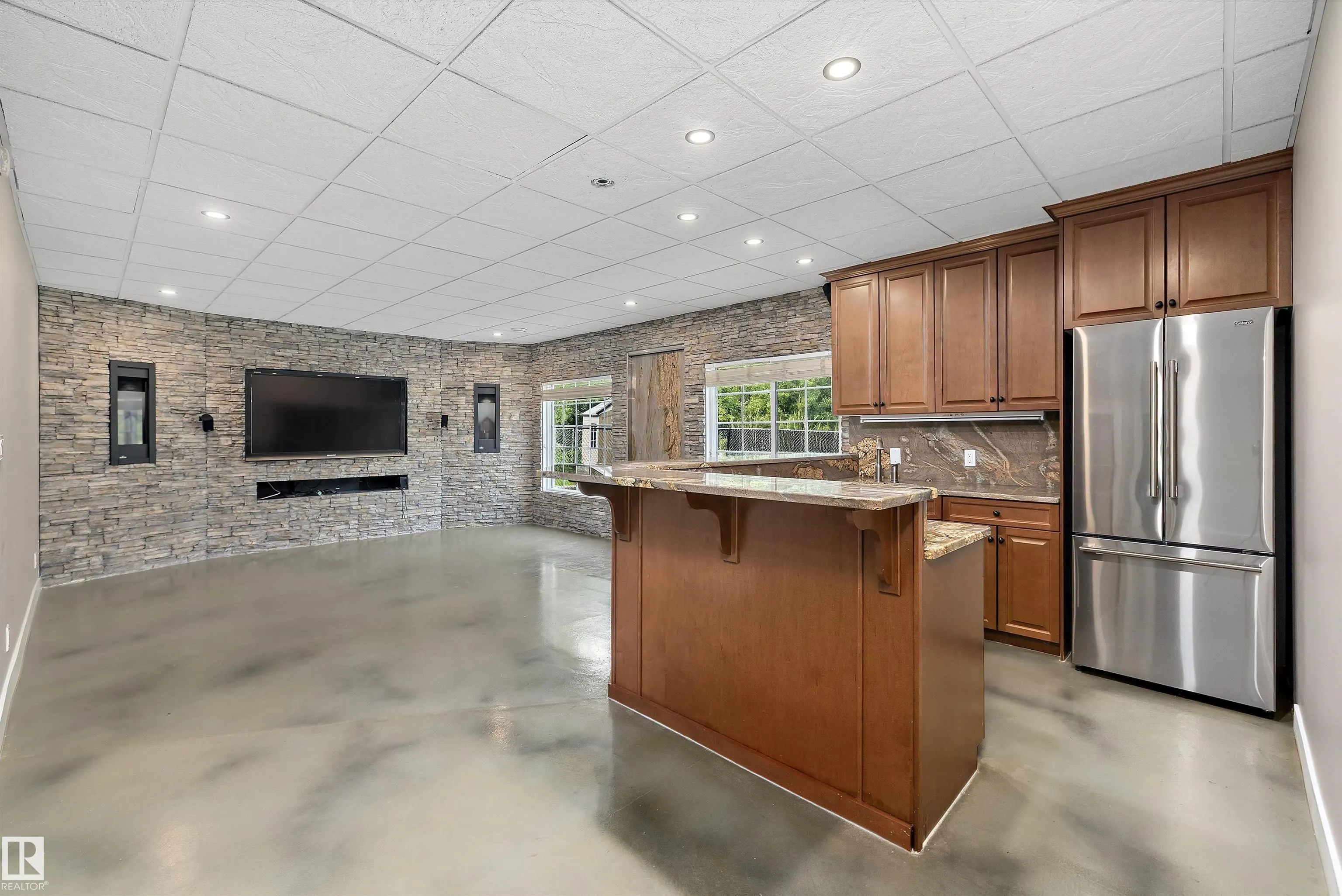 4044 CROWSNEST Crescent
