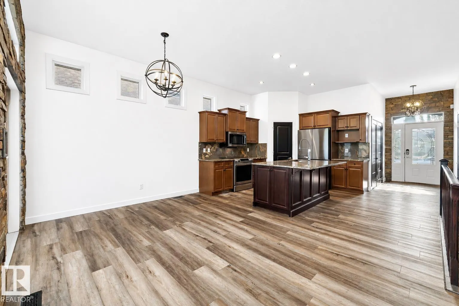 4044 CROWSNEST Crescent