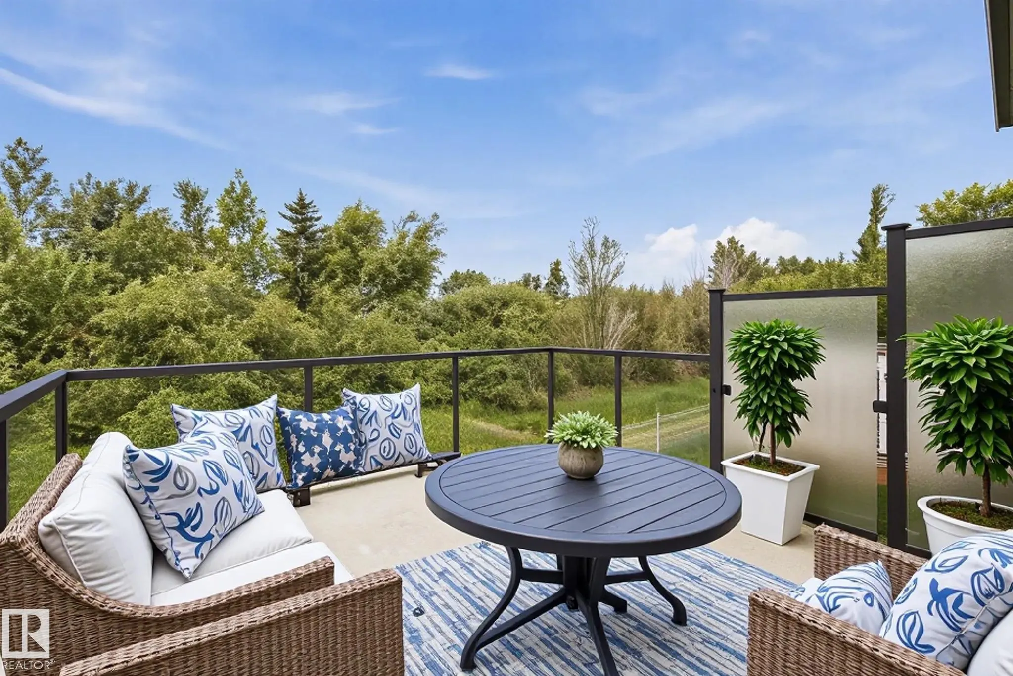 4044 CROWSNEST Crescent