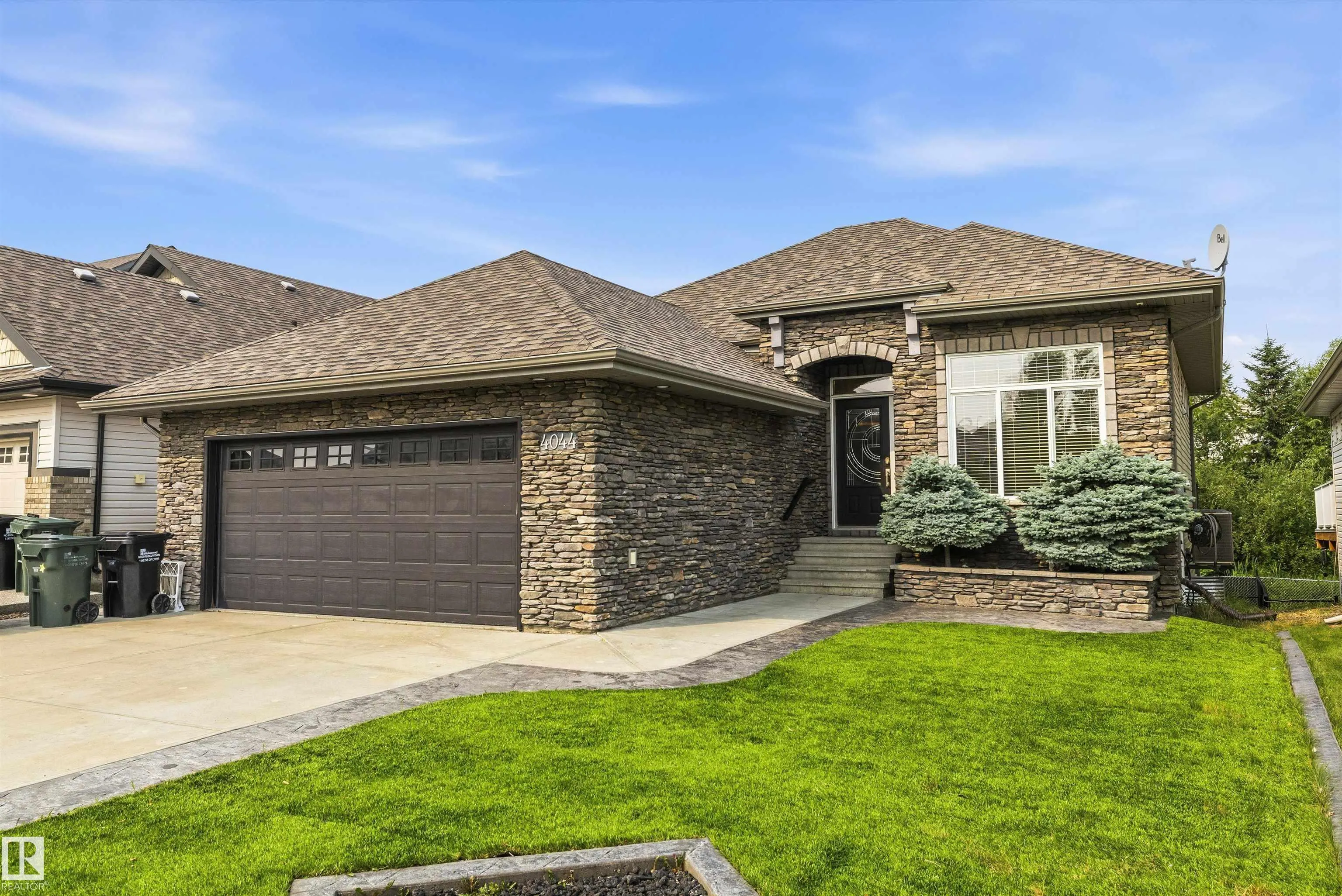 4044 CROWSNEST Crescent