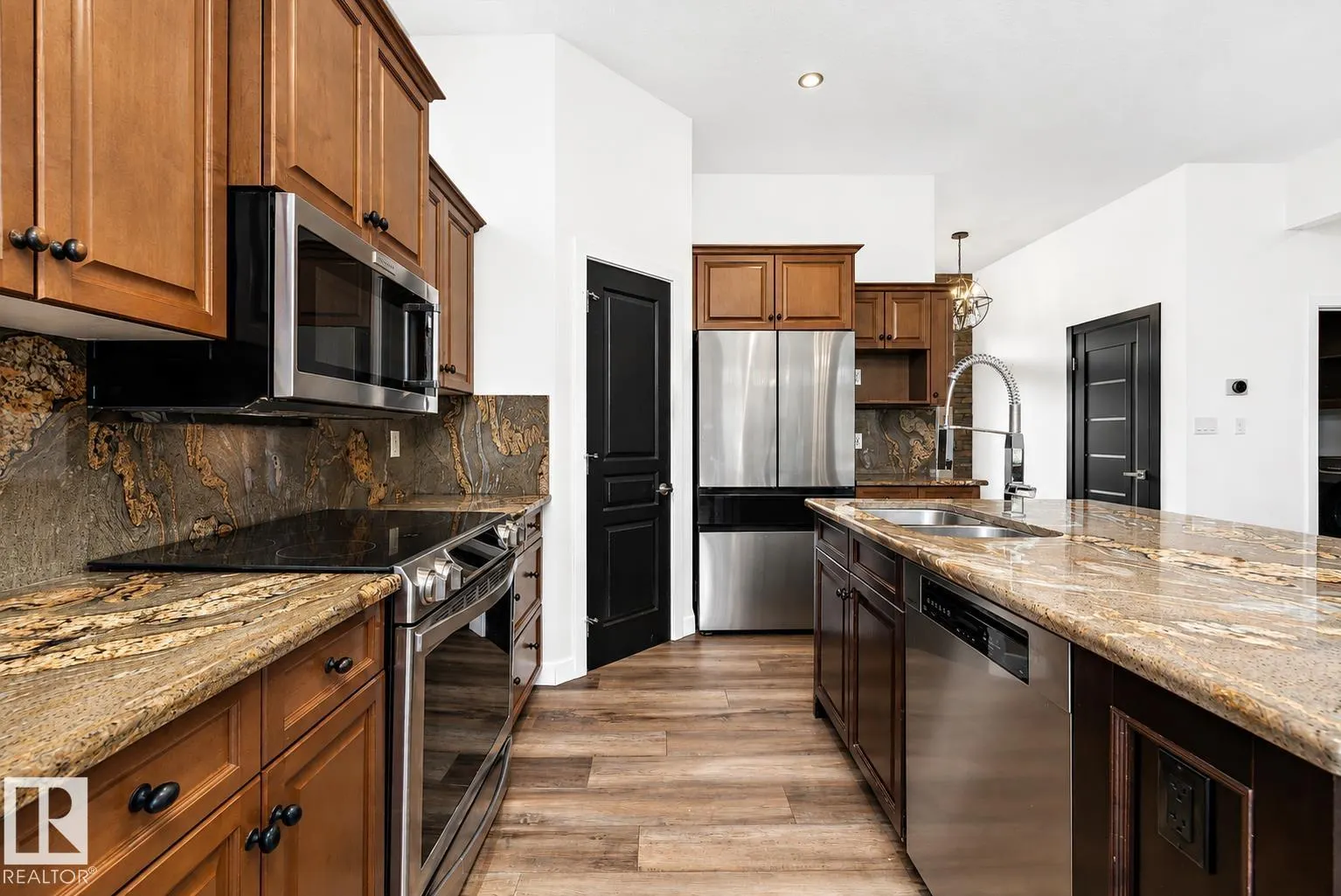 4044 CROWSNEST Crescent