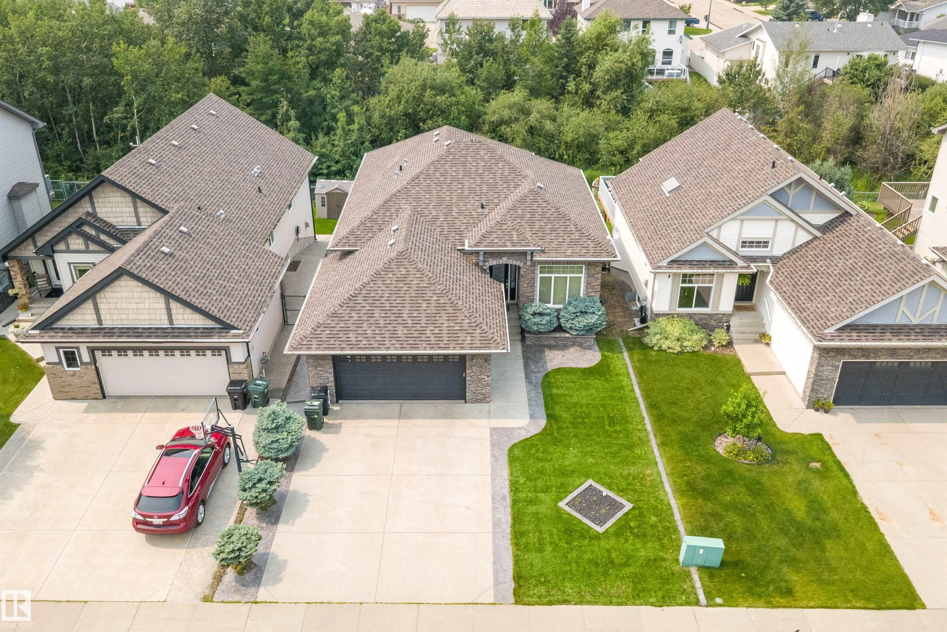4044 CROWSNEST Crescent