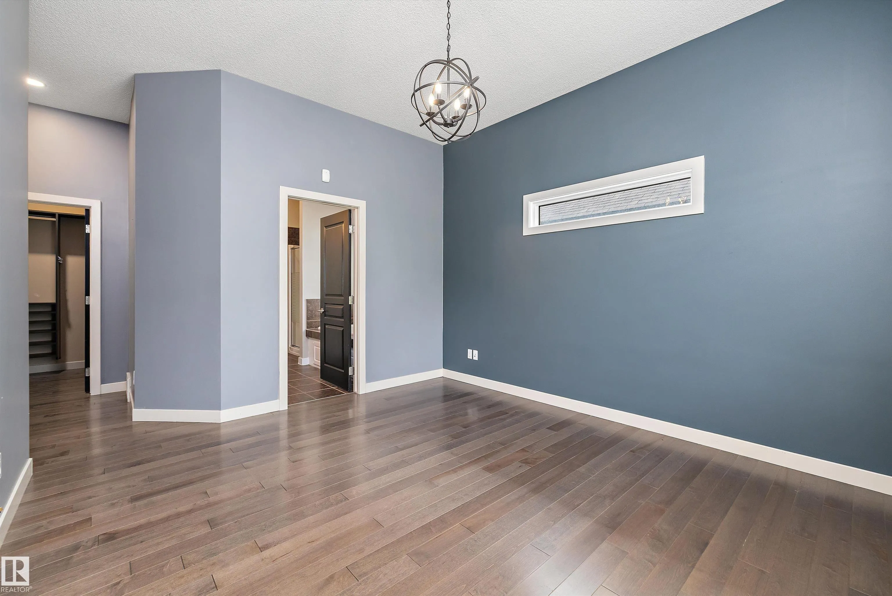 4044 CROWSNEST Crescent