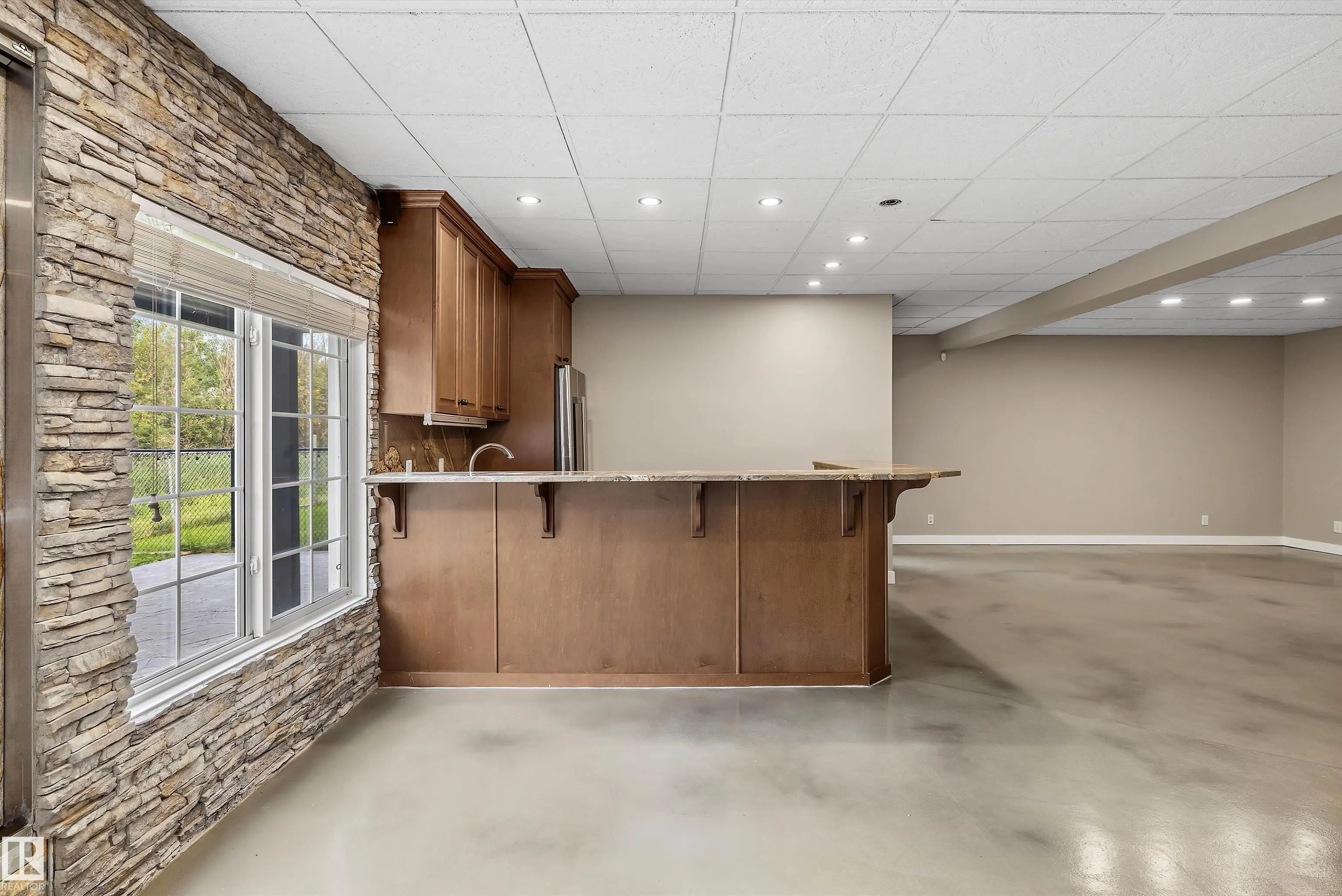 4044 CROWSNEST Crescent