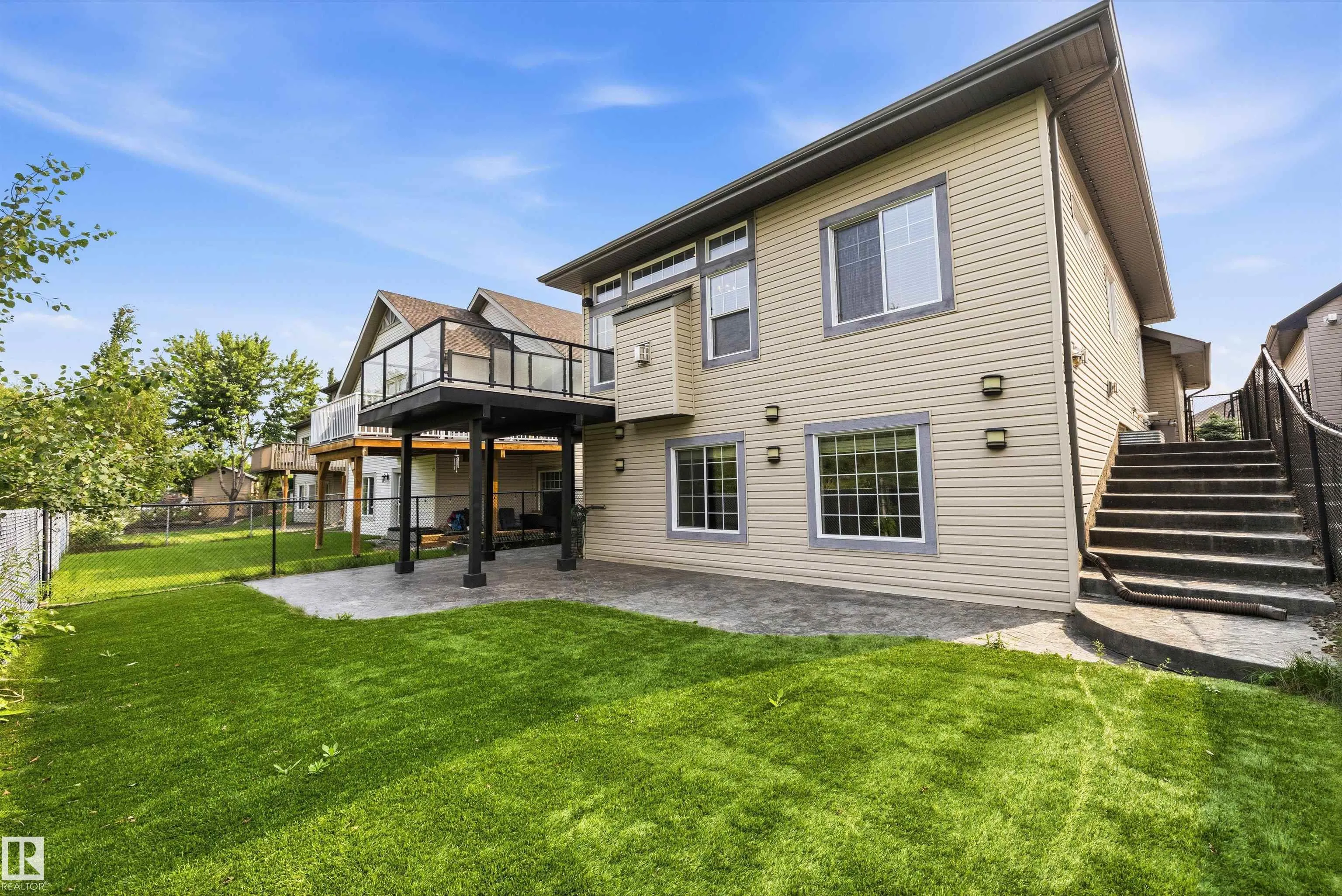 4044 CROWSNEST Crescent