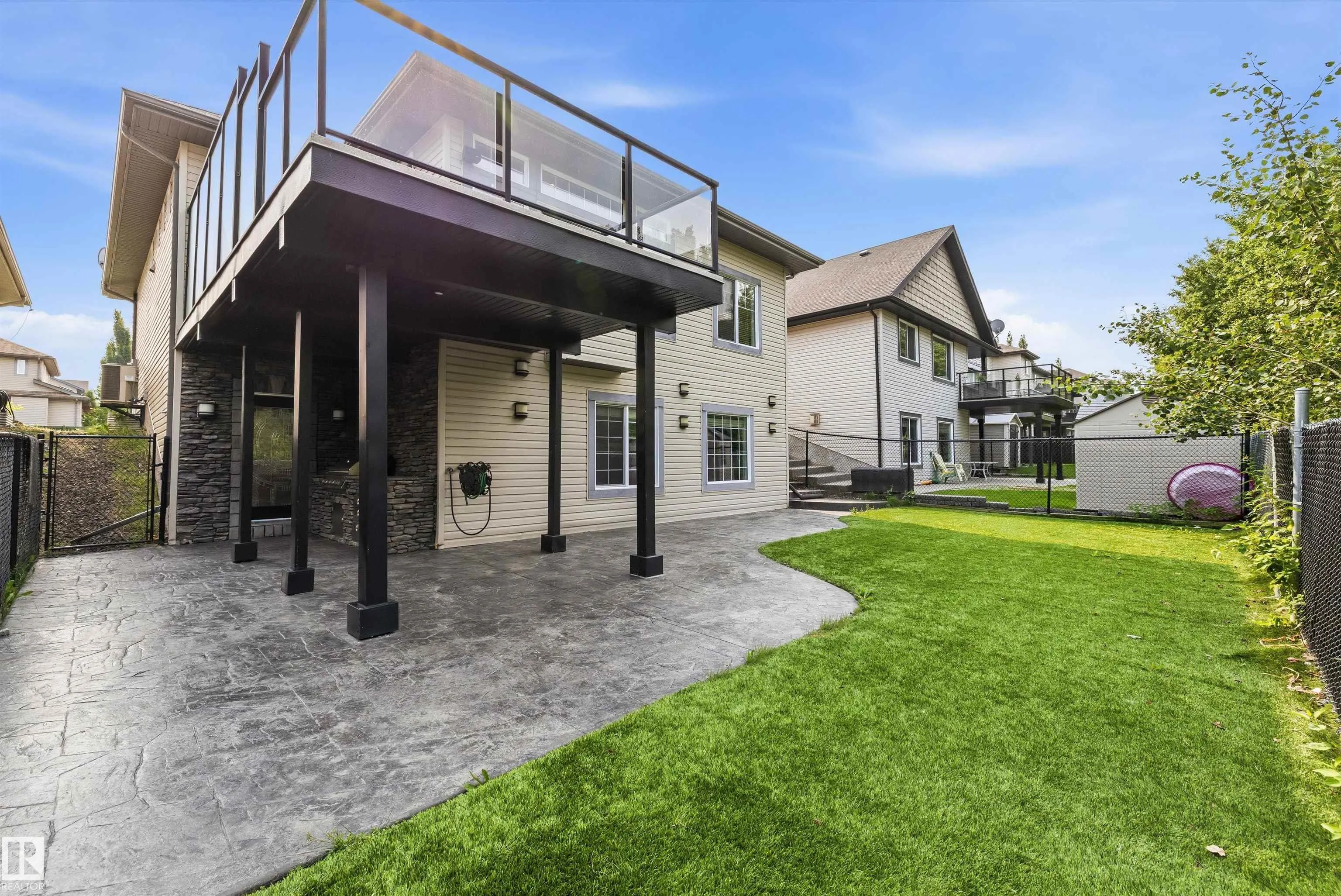 4044 CROWSNEST Crescent