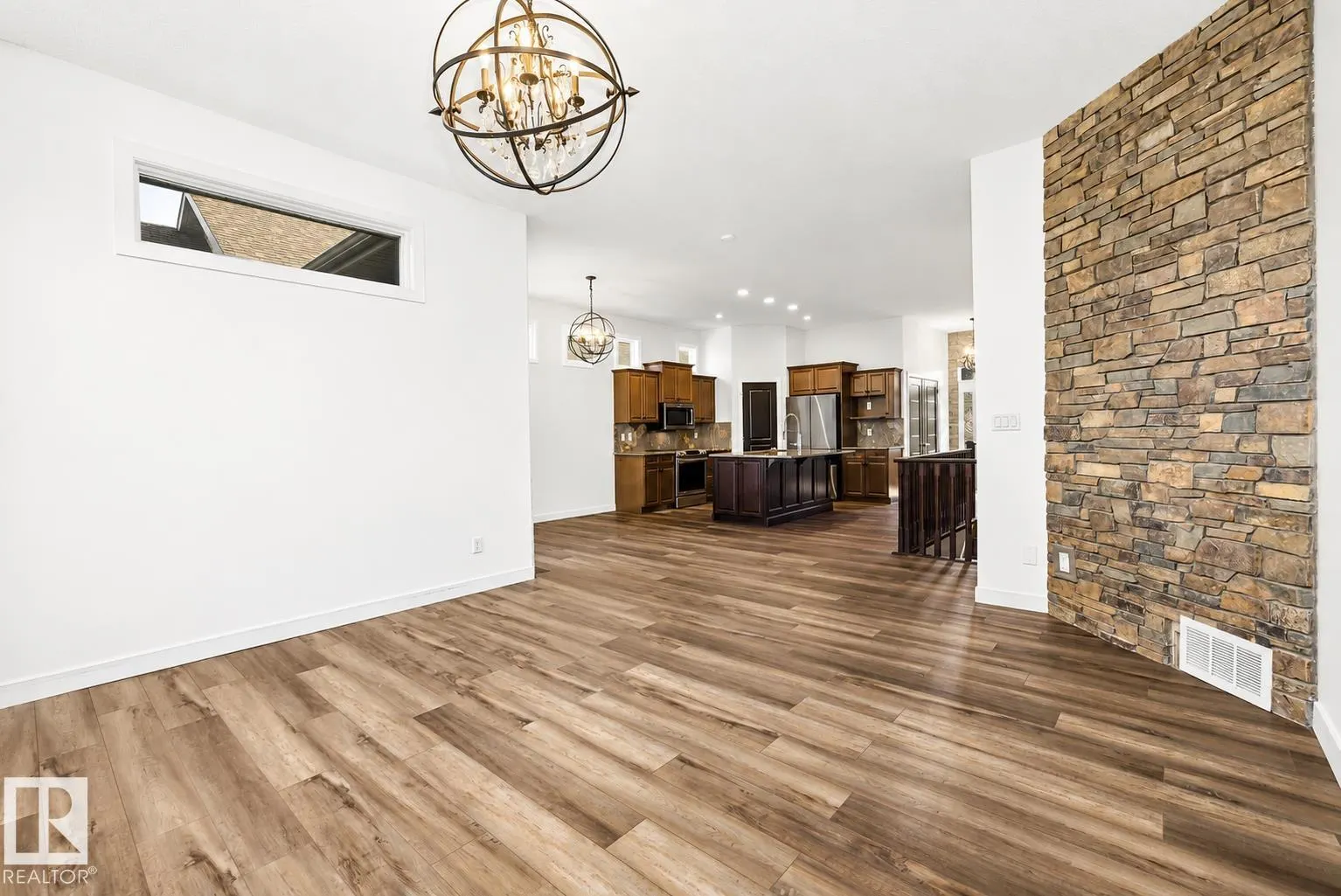 4044 CROWSNEST Crescent
