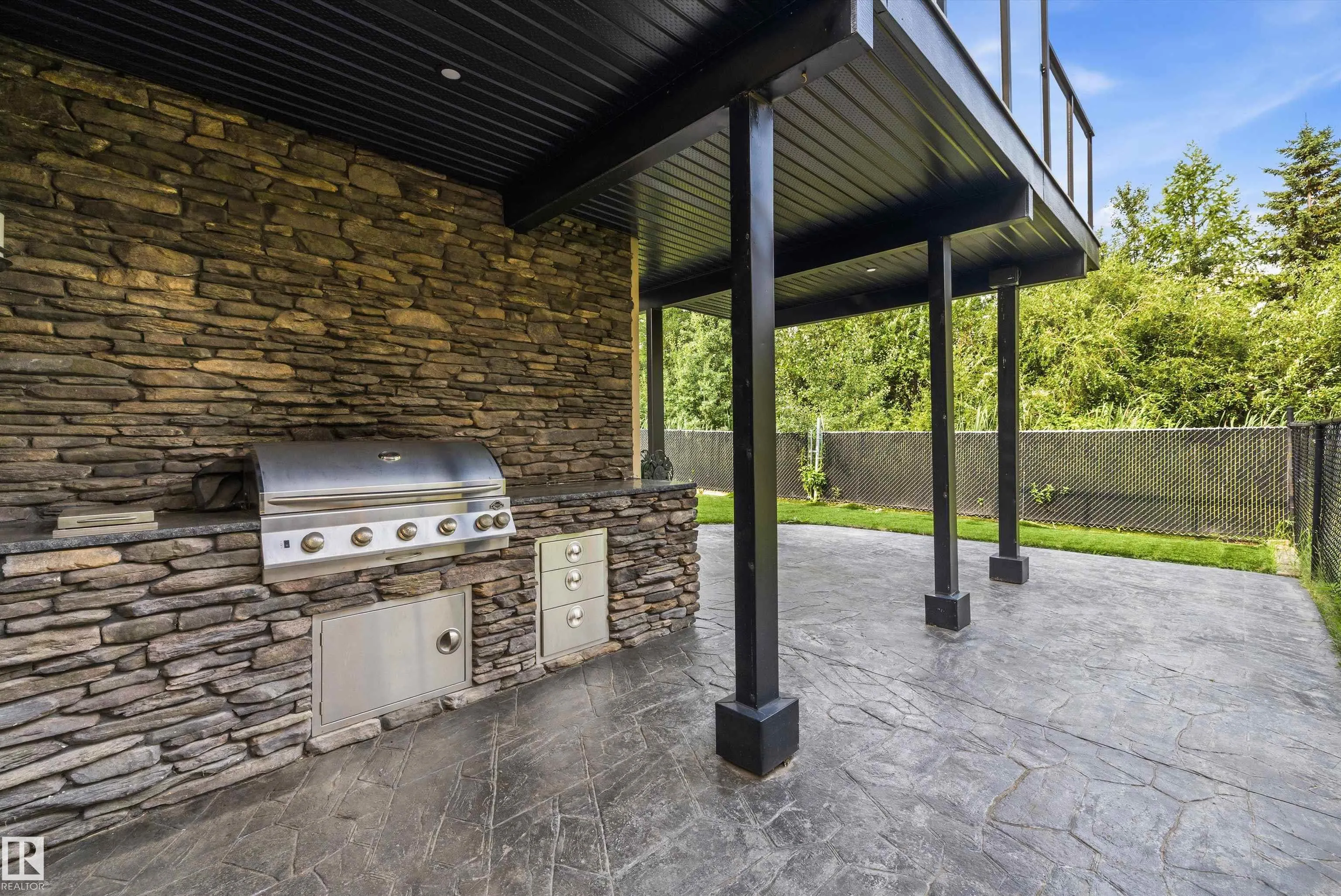 4044 CROWSNEST Crescent