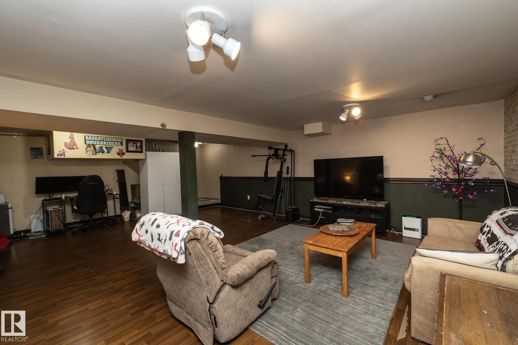 3608 44 Street