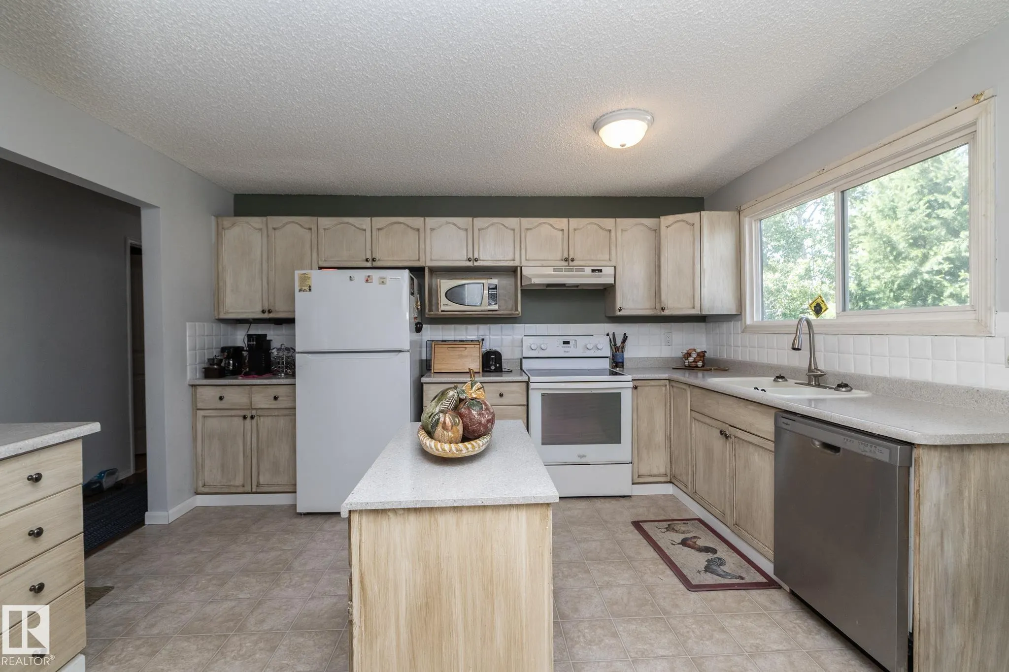 3608 44 Street