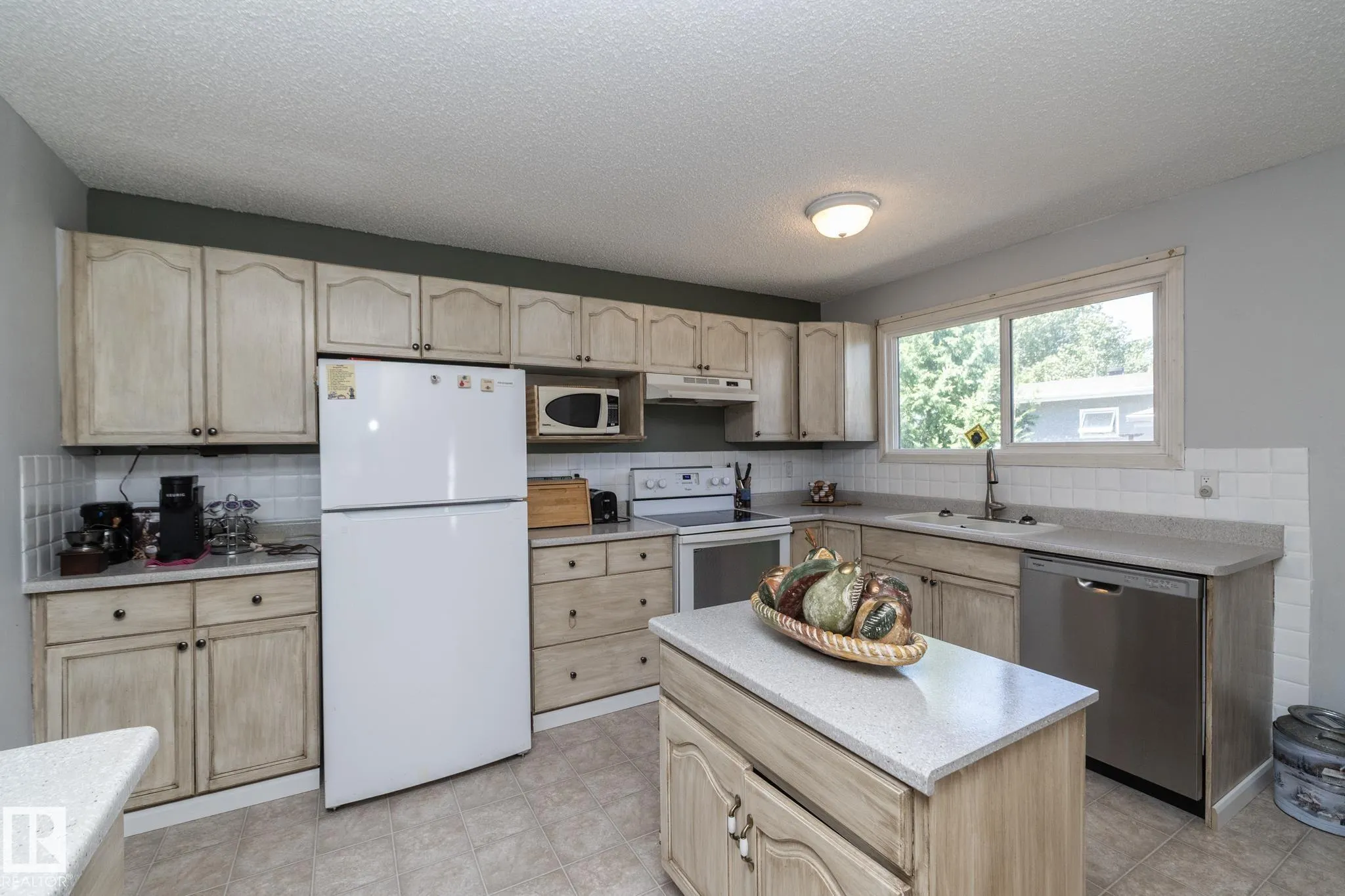 3608 44 Street