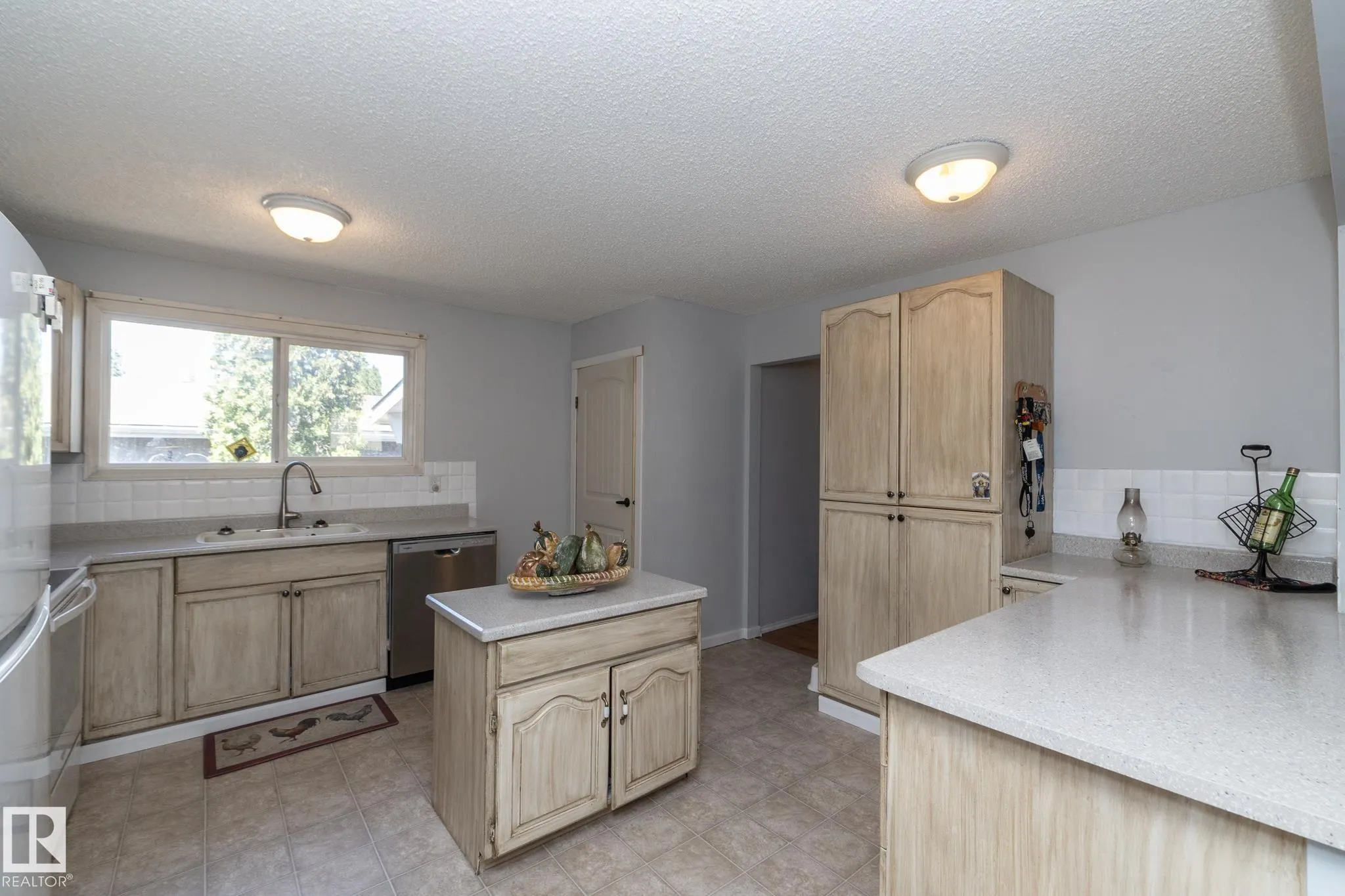 3608 44 Street