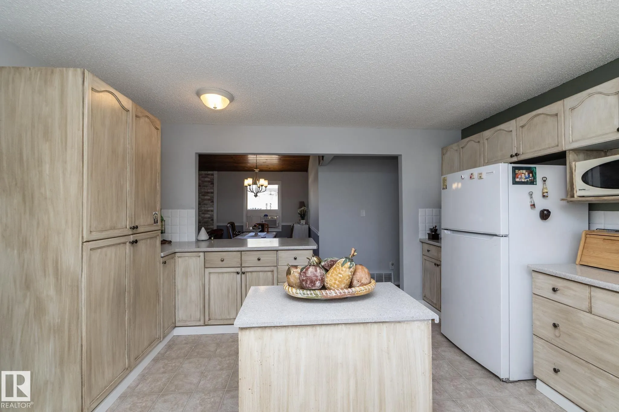 3608 44 Street