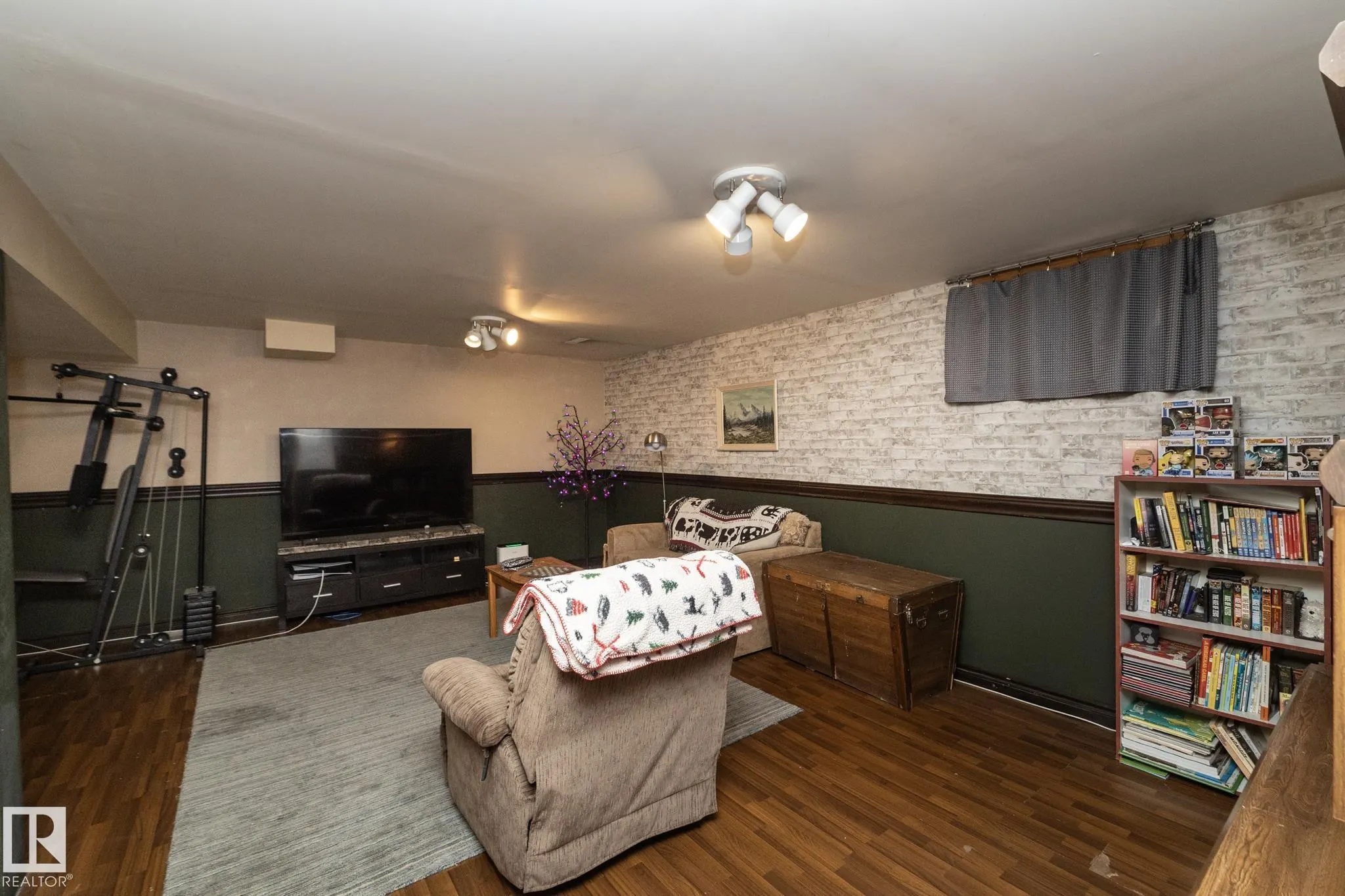 3608 44 Street