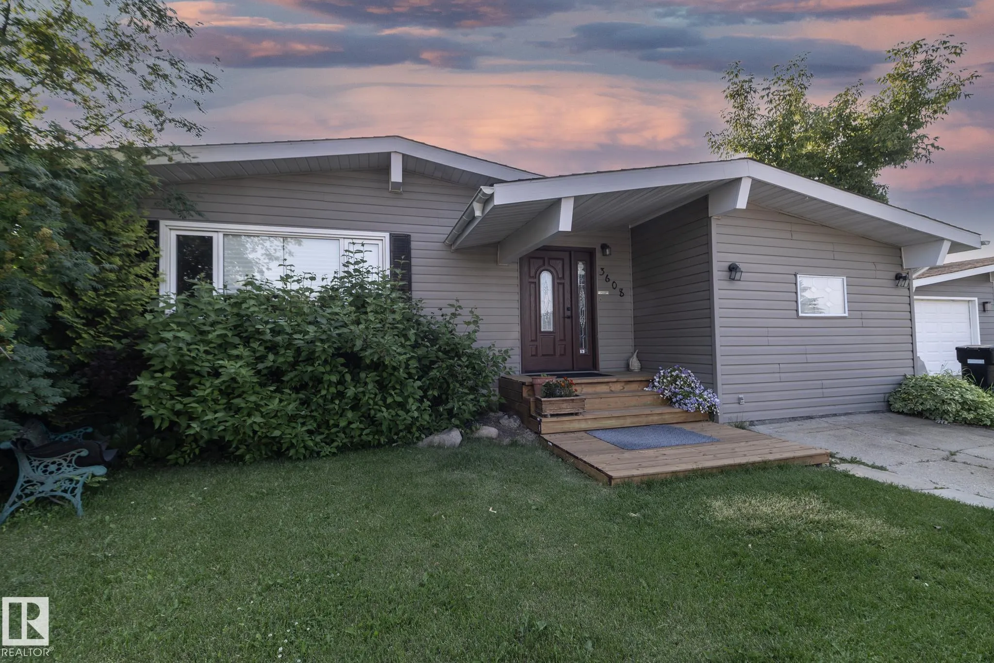 3608 44 Street