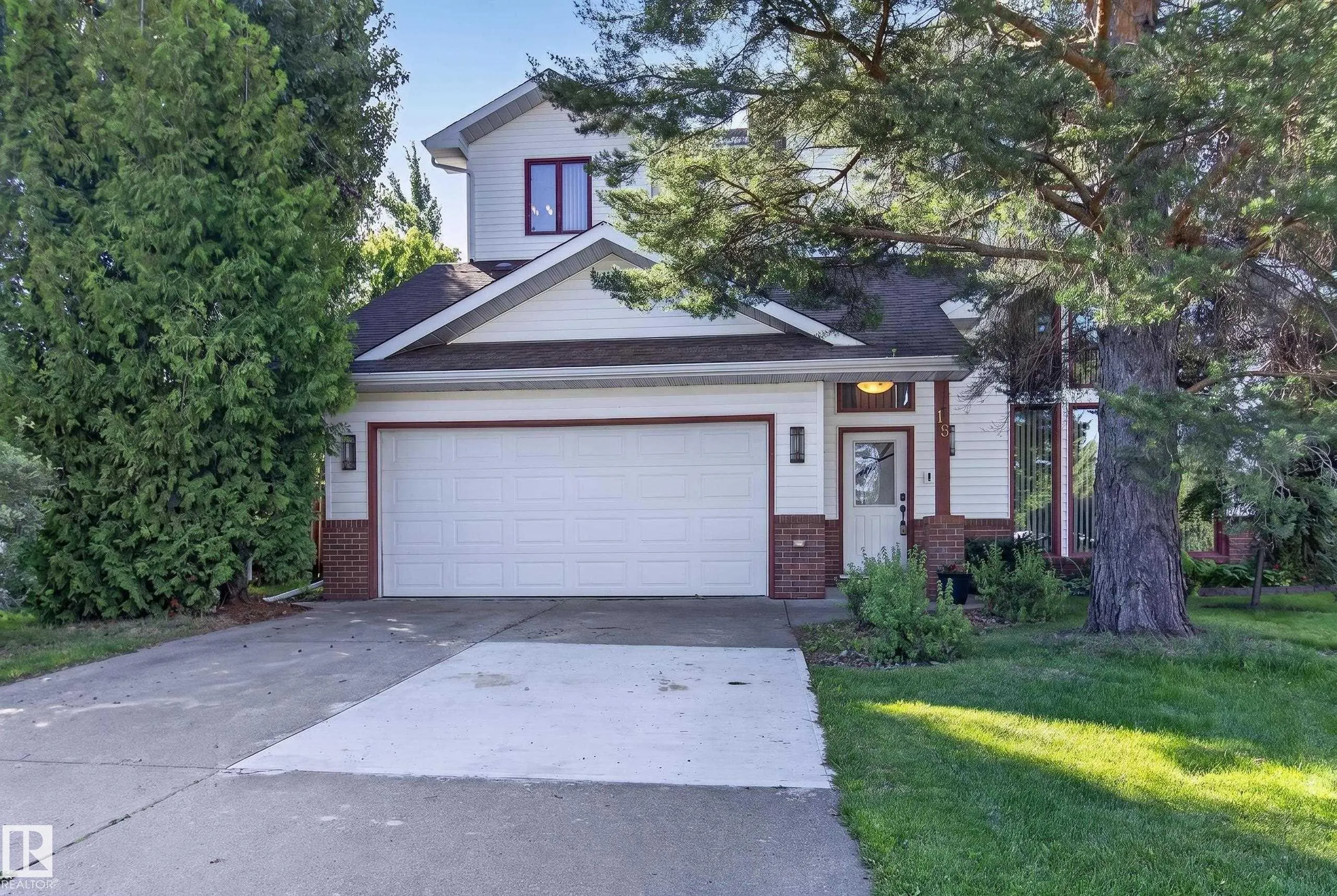 15 HICKORY Crescent
