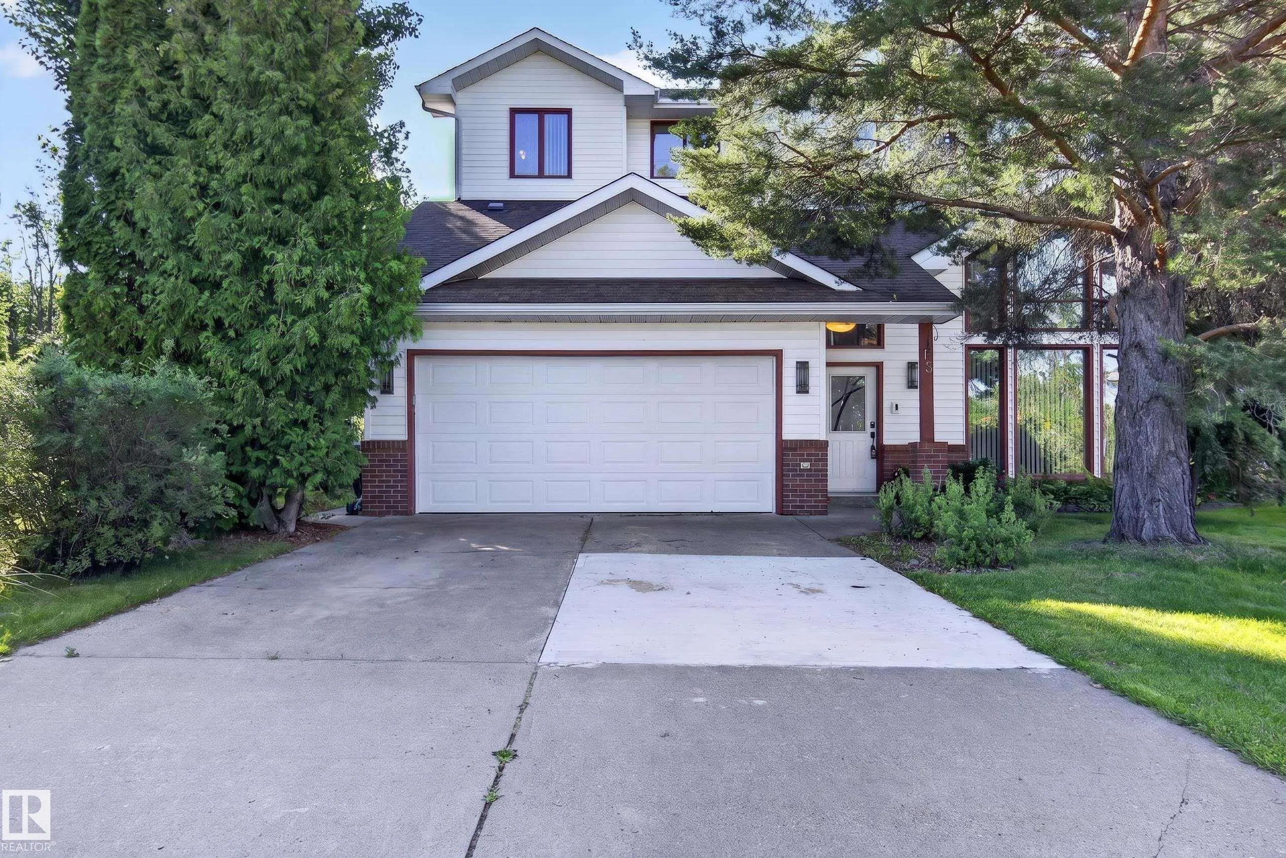 15 HICKORY Crescent