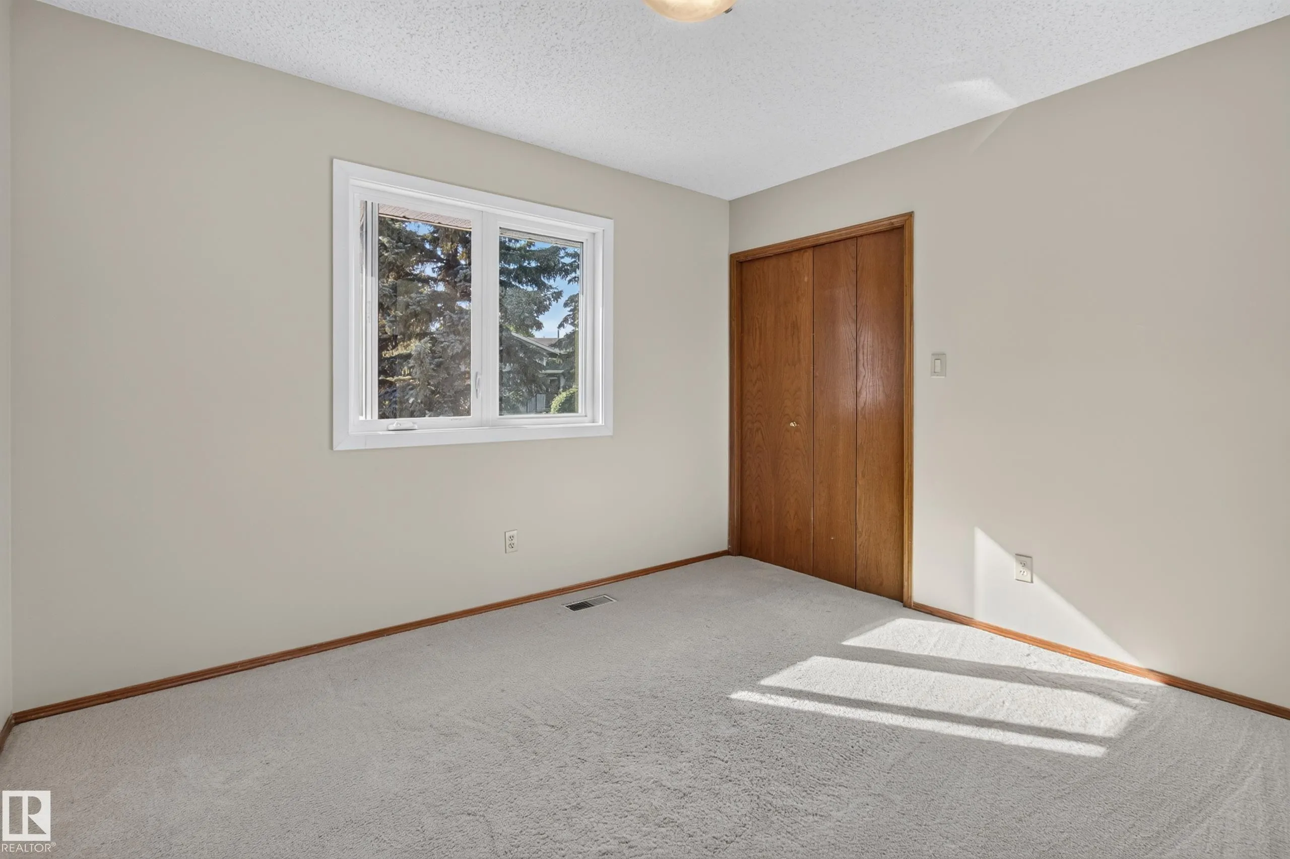 15 HICKORY Crescent