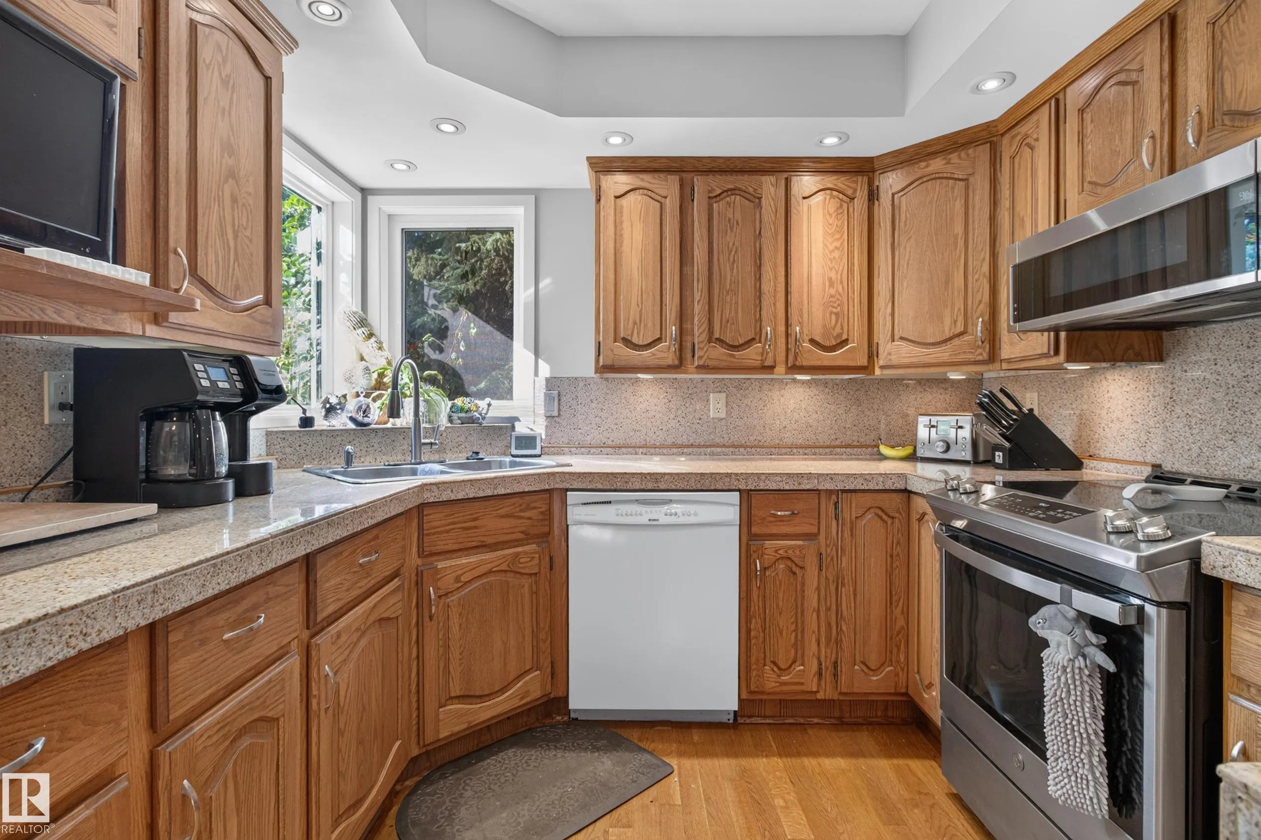 15 HICKORY Crescent