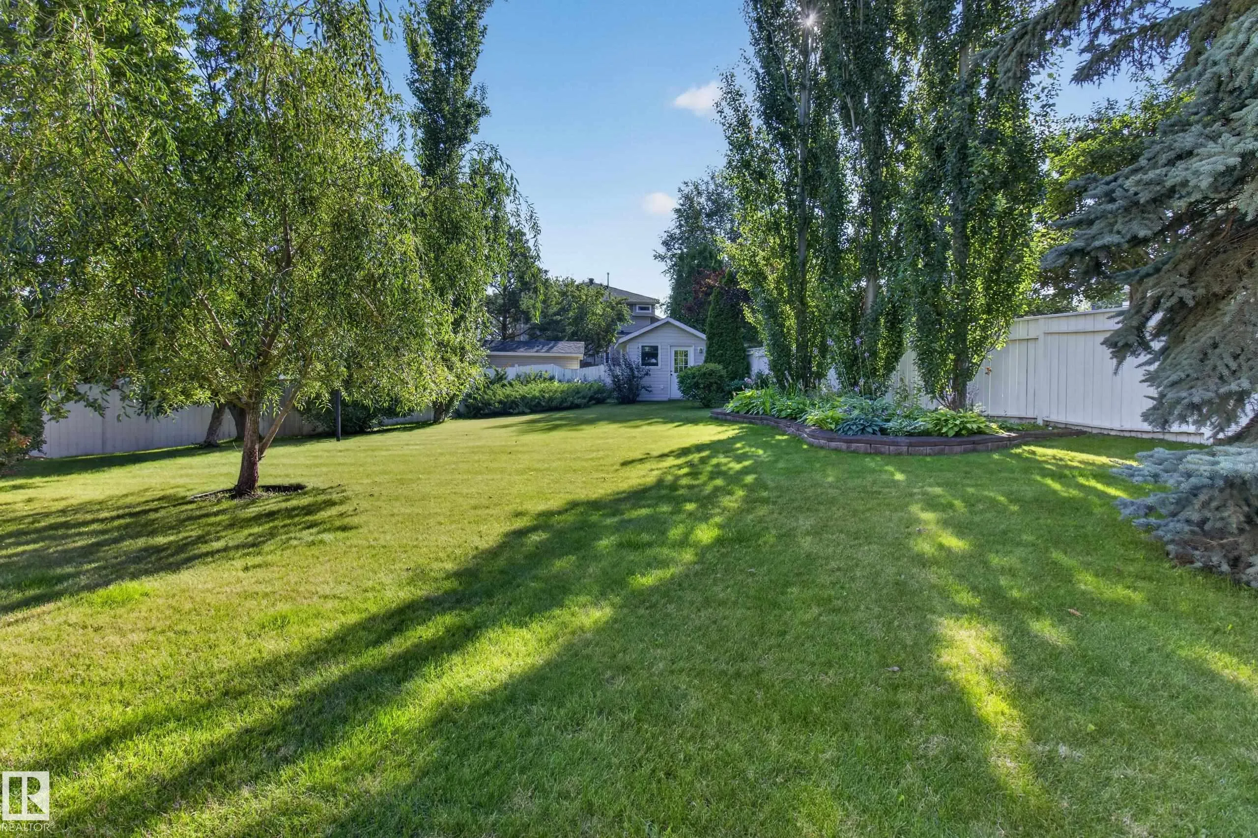 15 HICKORY Crescent