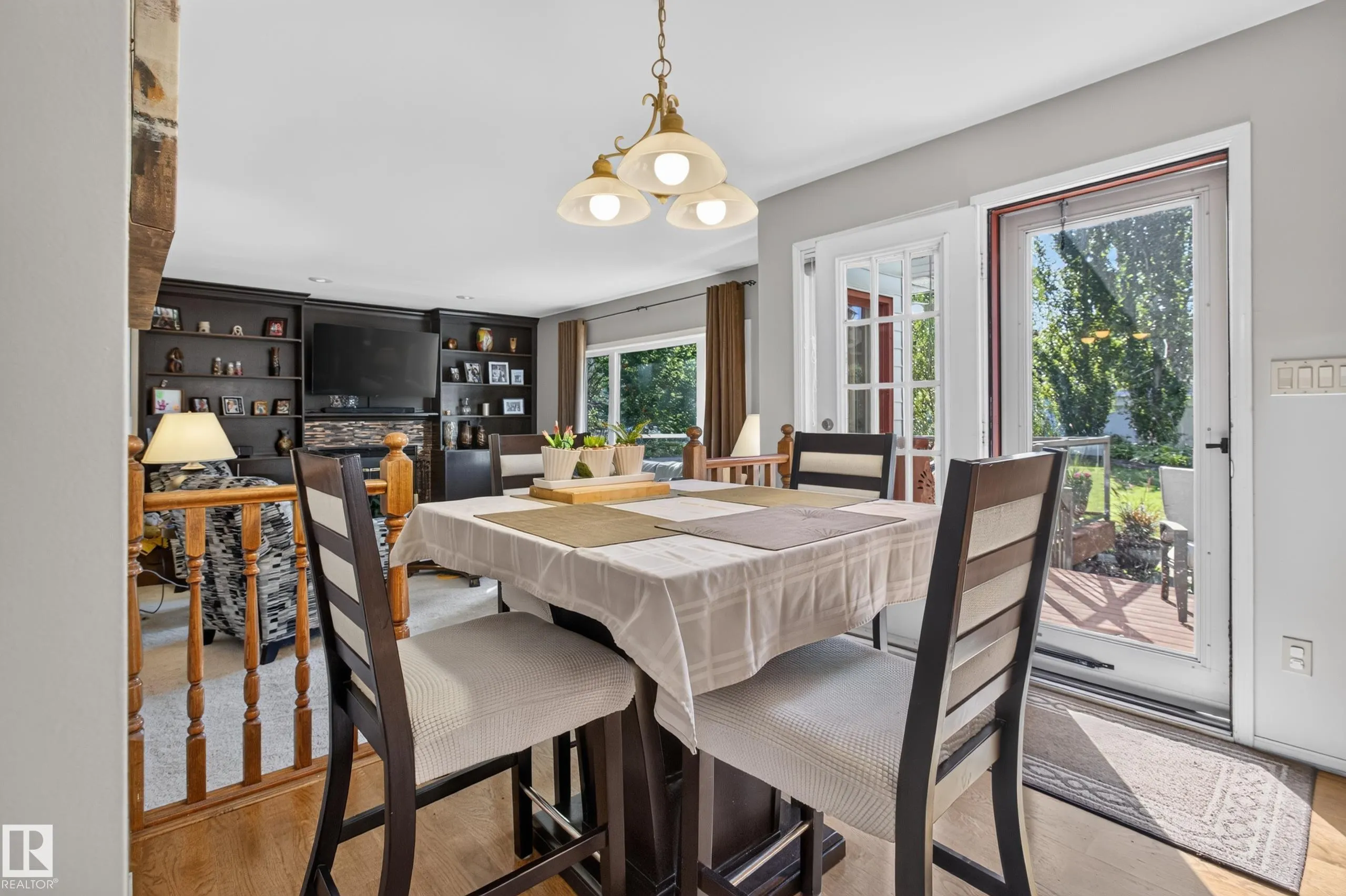 15 HICKORY Crescent