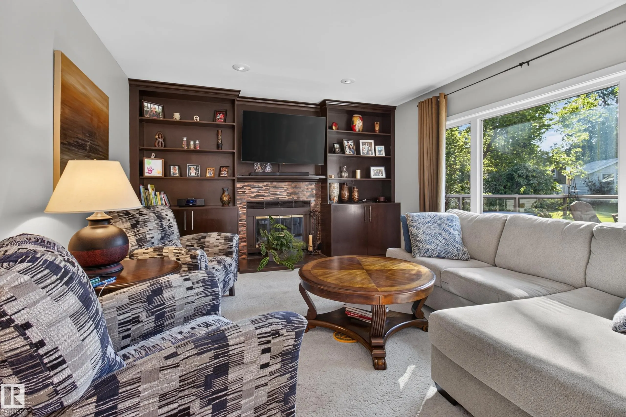 15 HICKORY Crescent