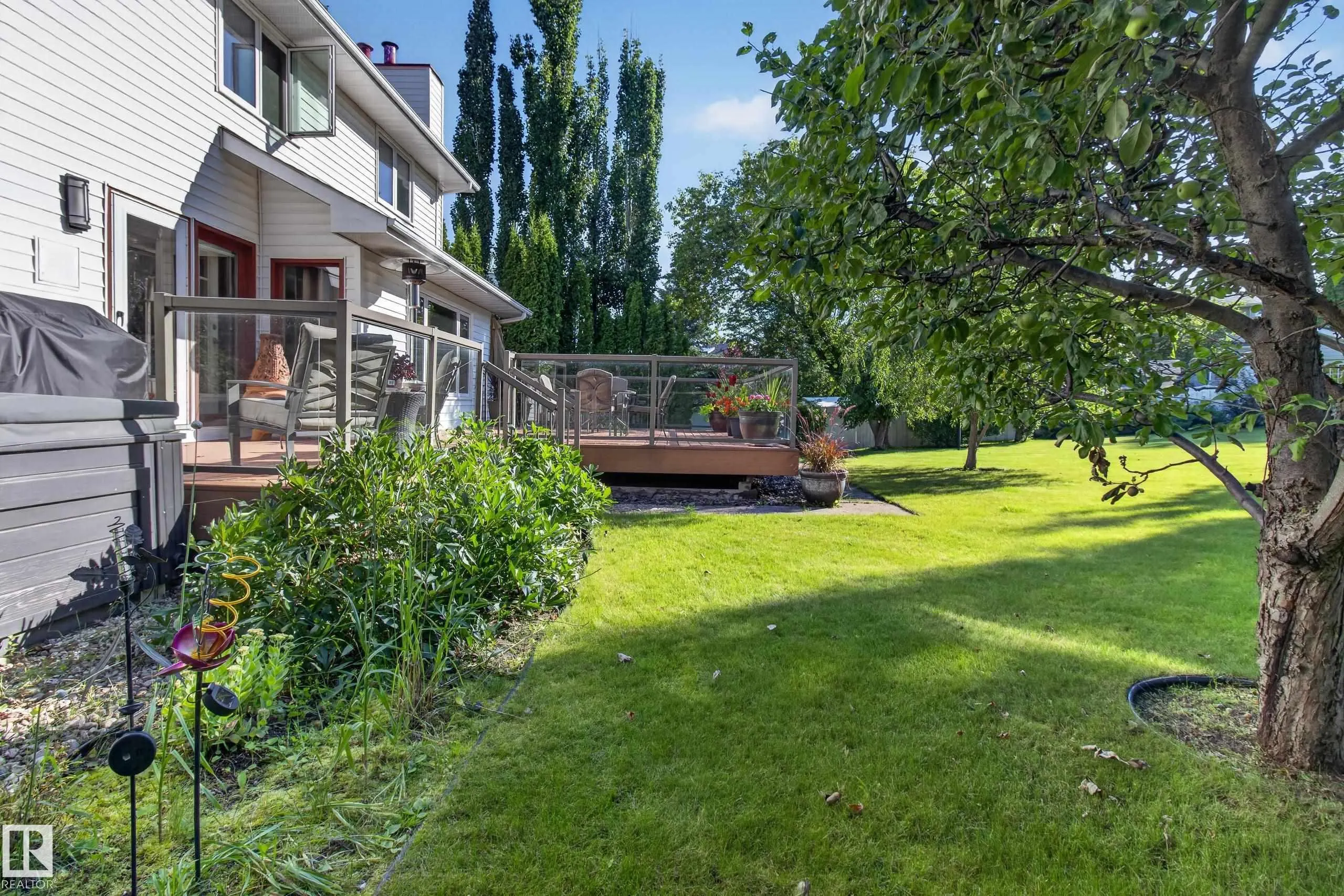 15 HICKORY Crescent
