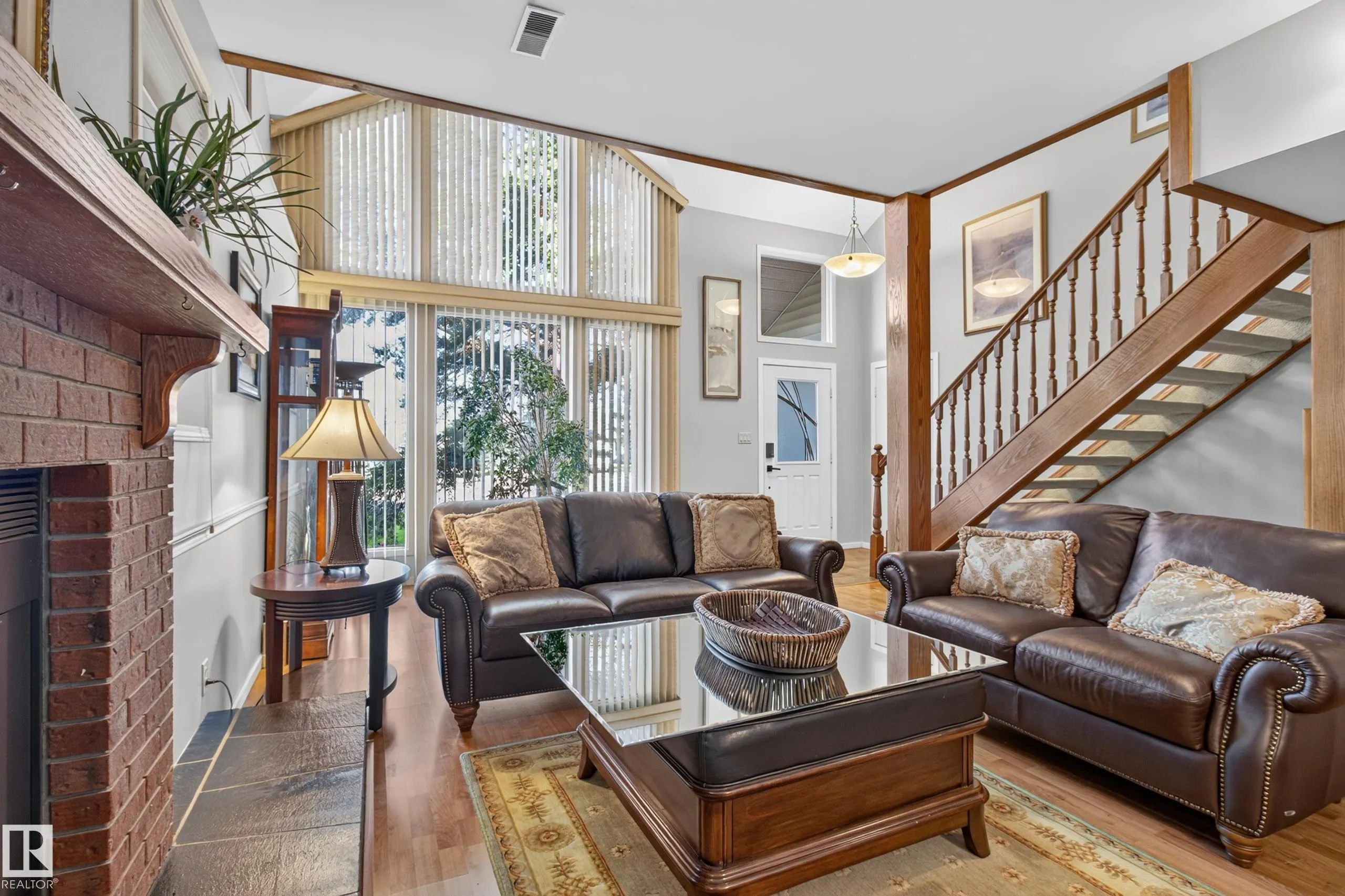 15 HICKORY Crescent