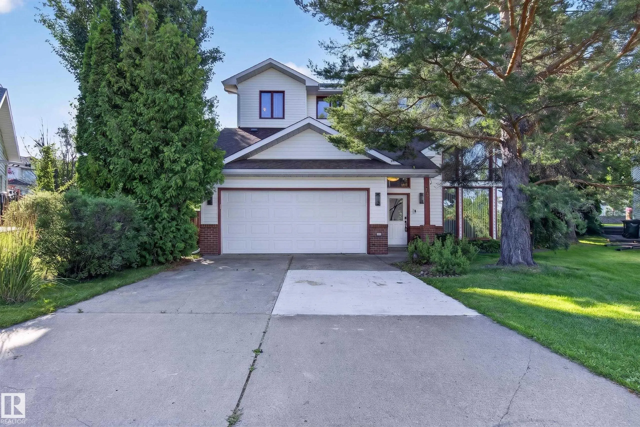 15 HICKORY Crescent