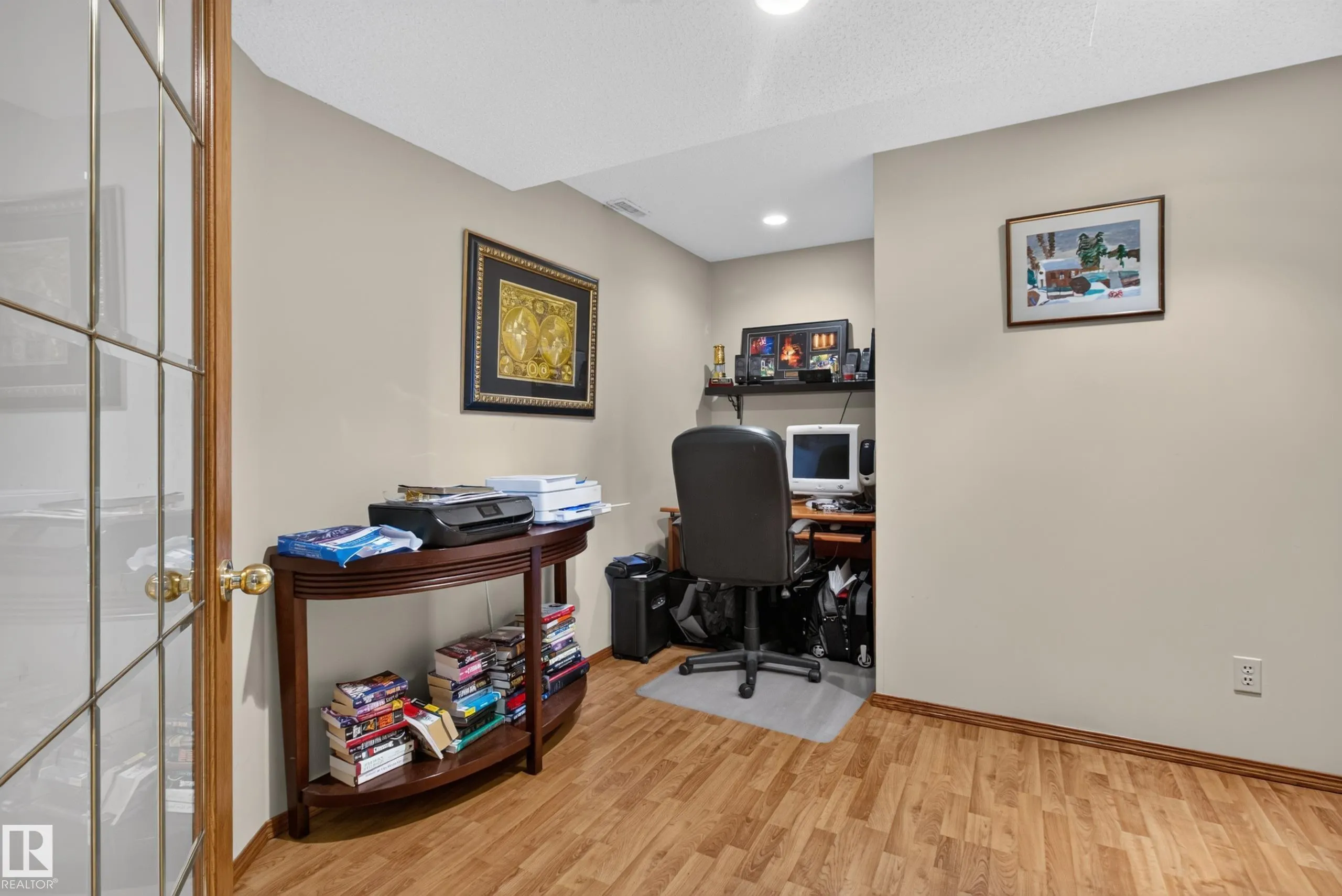 15 HICKORY Crescent