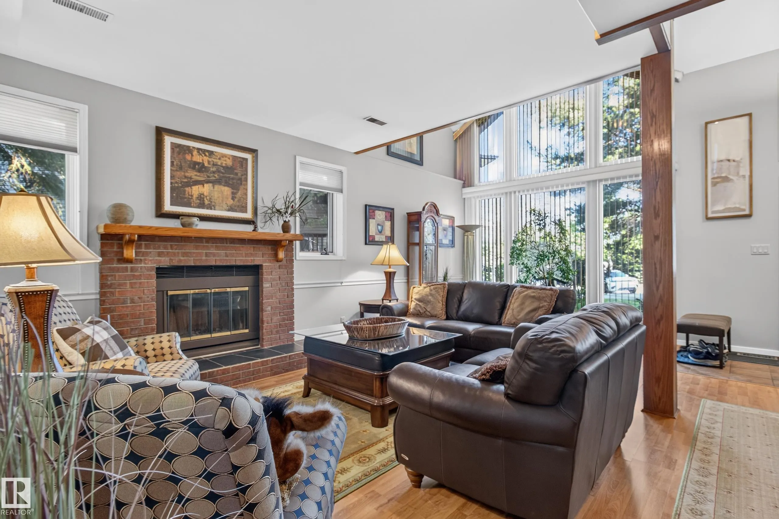 15 HICKORY Crescent