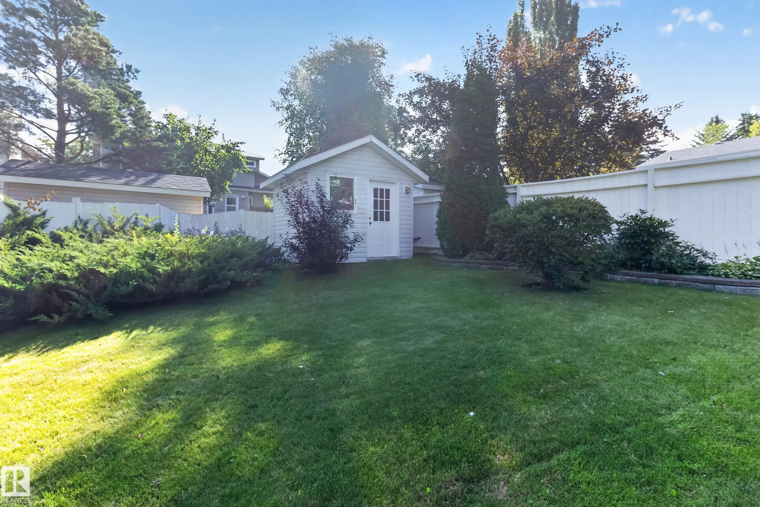 15 HICKORY Crescent