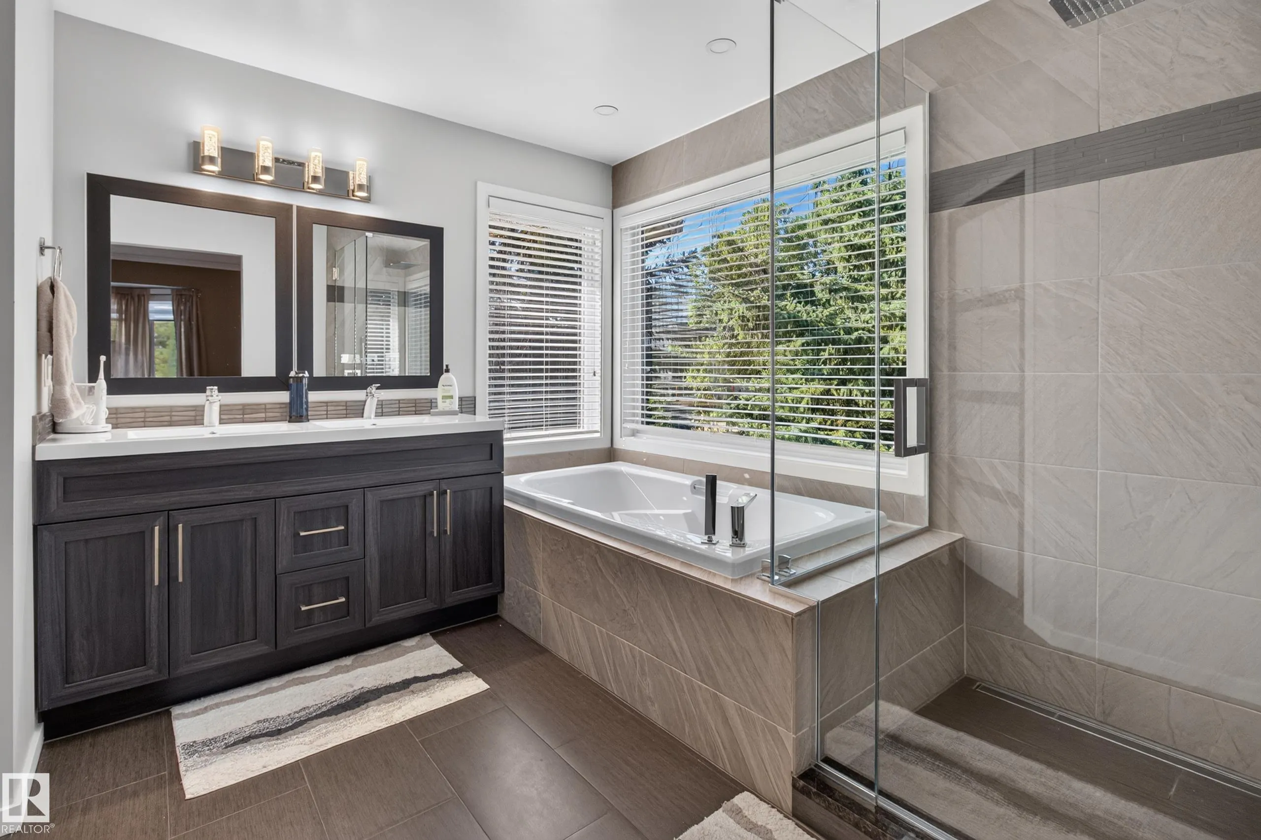 15 HICKORY Crescent