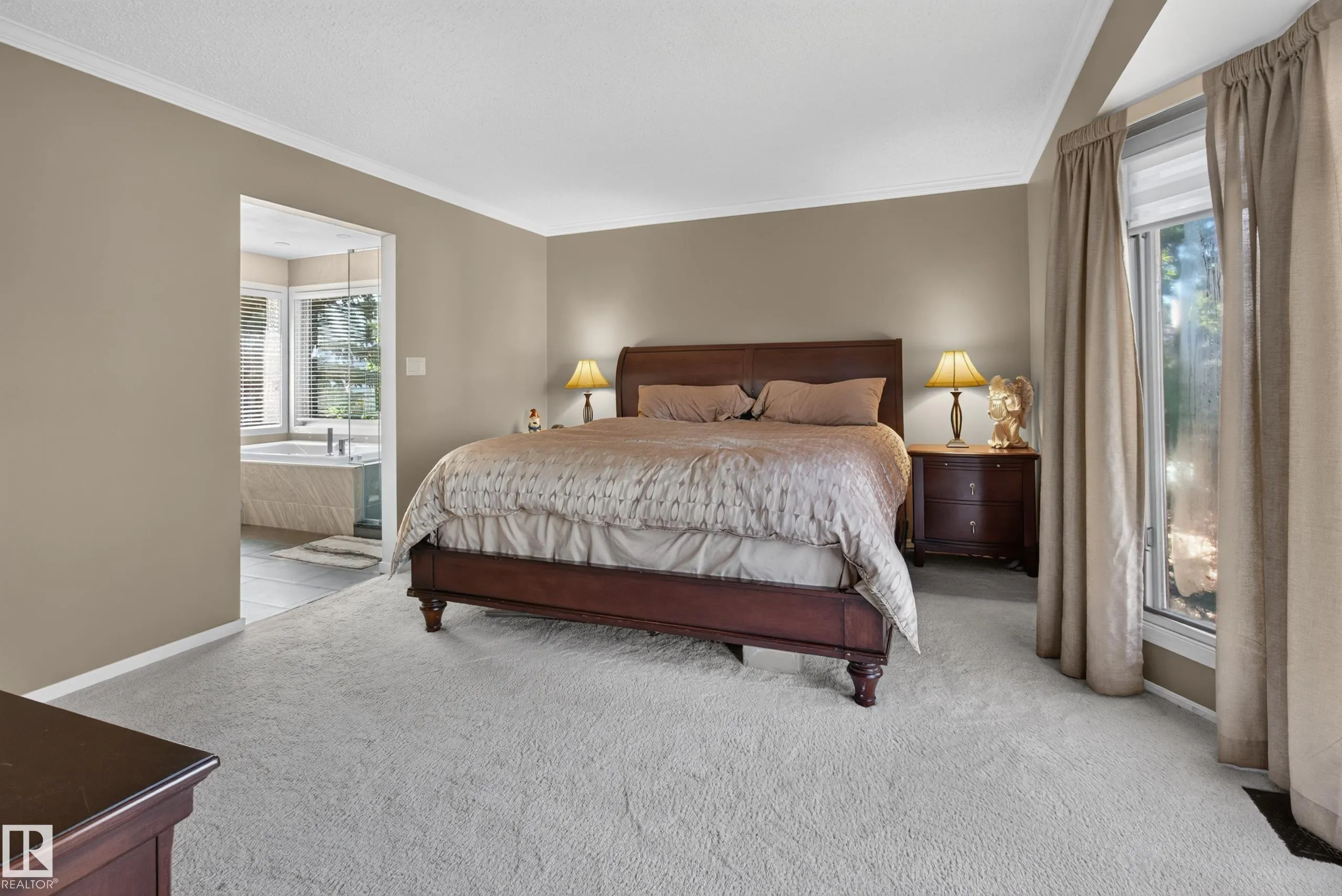 15 HICKORY Crescent