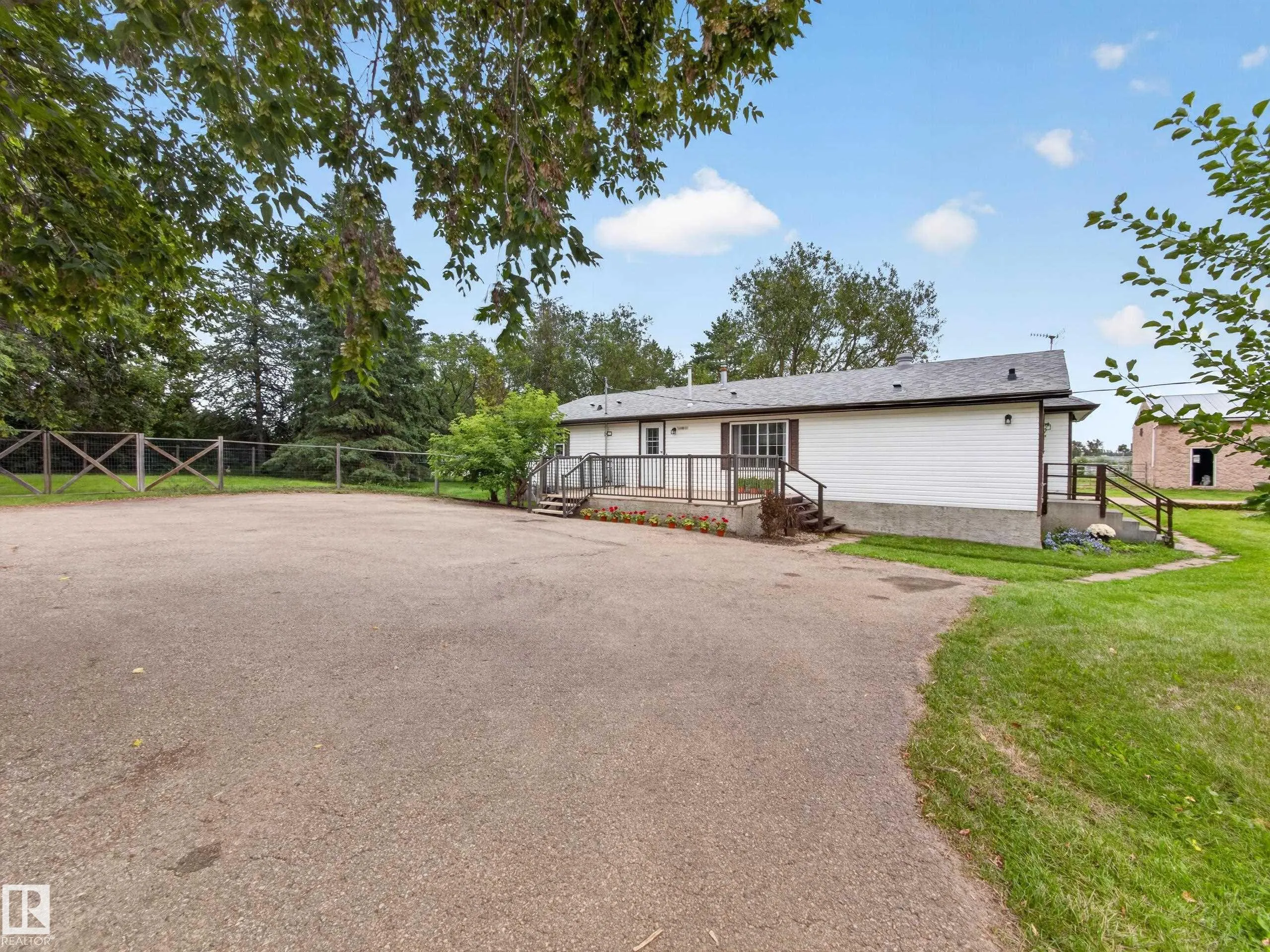 51208 range road 270