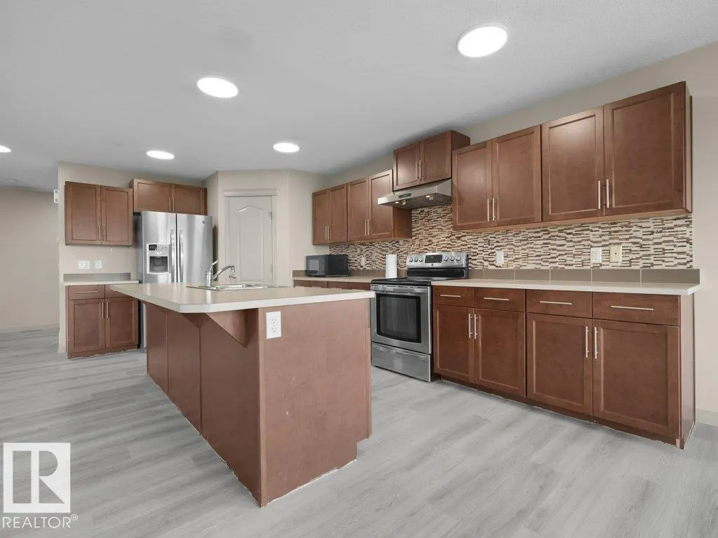 3010 17A Ave