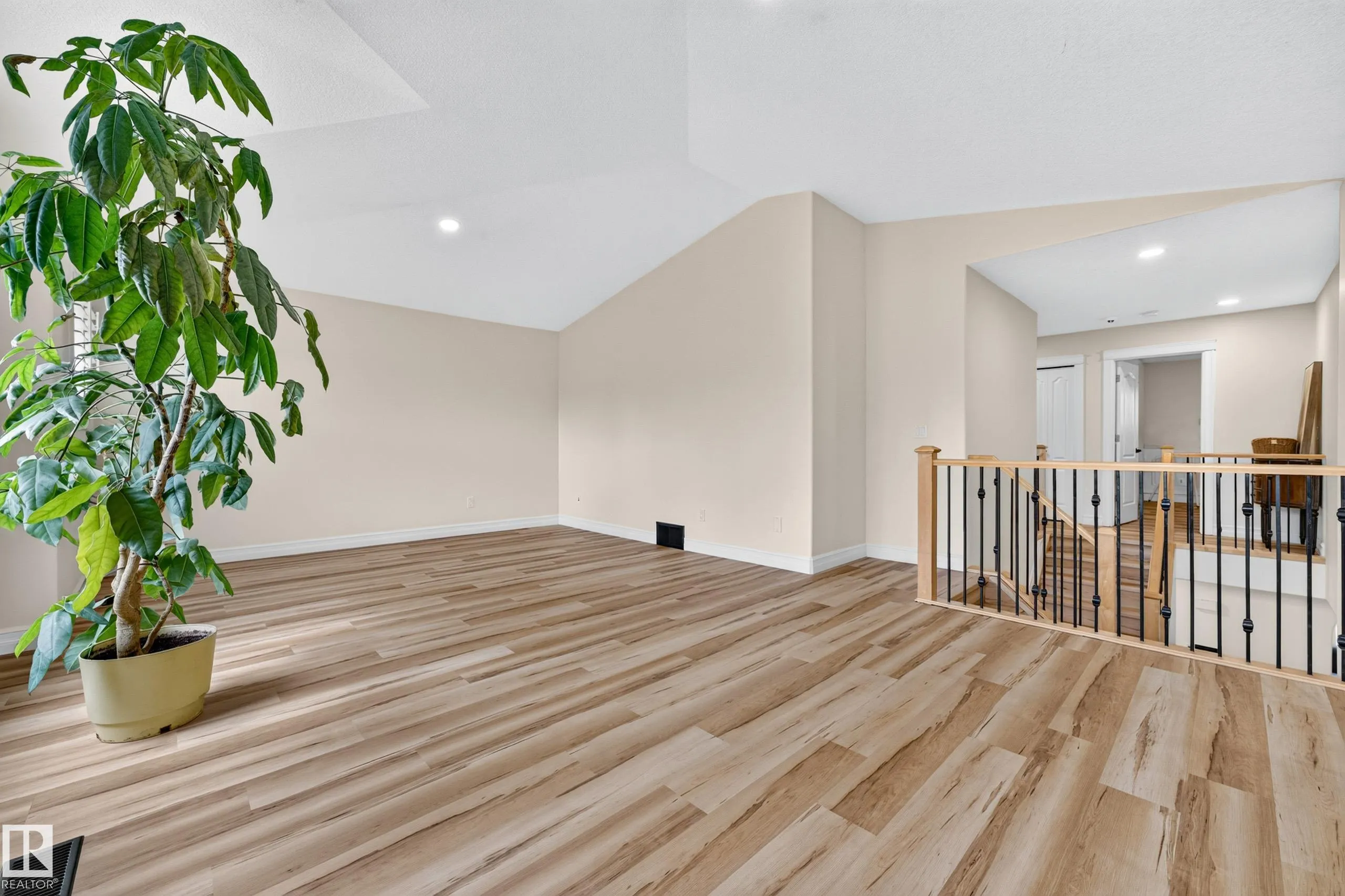 62 CARRIERE Crescent