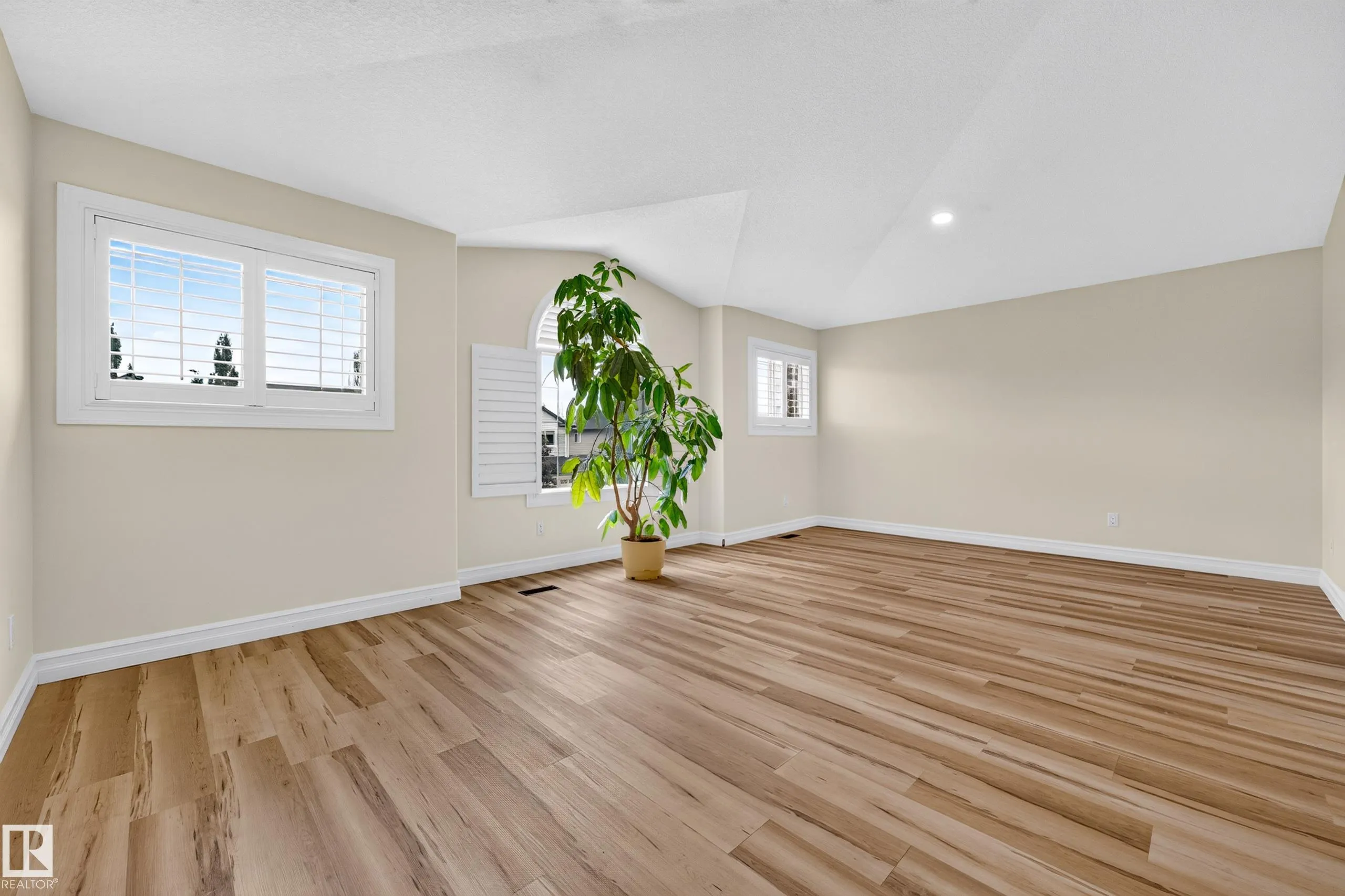 62 CARRIERE Crescent